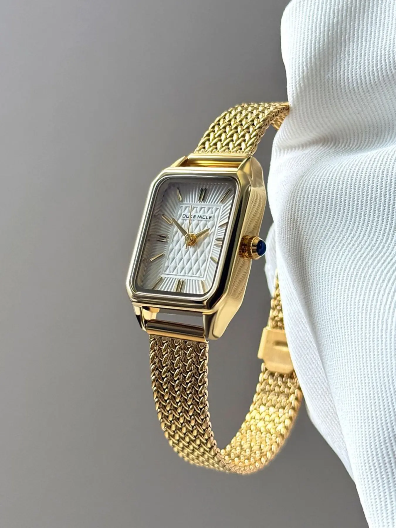 Women's Quartz Watch, Elegant Retro Rectangular Analog Dial, Metal Mesh Strap, Mineral Glass, Business Casual Style, Model 6784