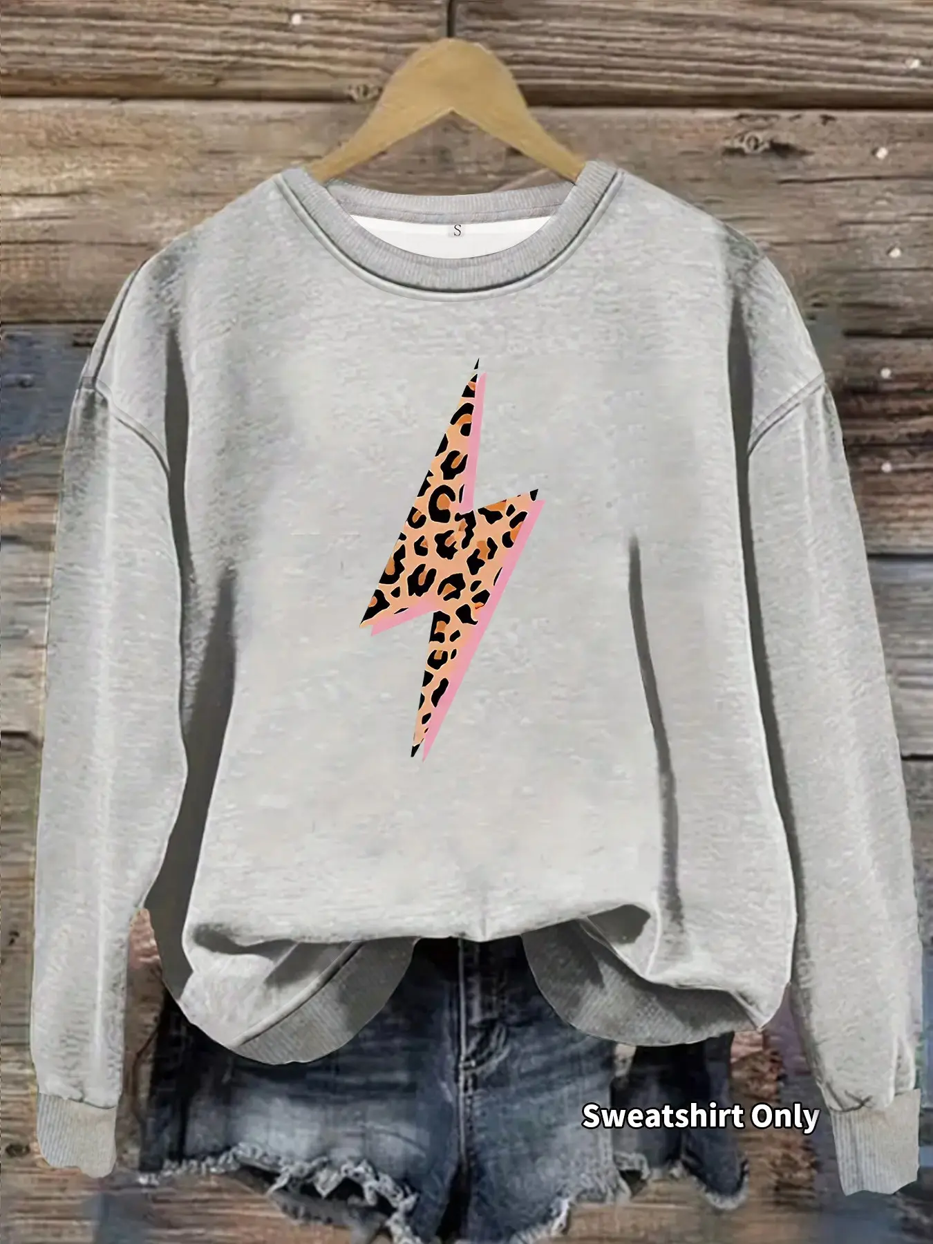 Women's Leopard Print Lightning Pattern Sweatshirt, Casual Long Sleeve Crew Neck, Fall & Winter Comfort, Durable Fabric
