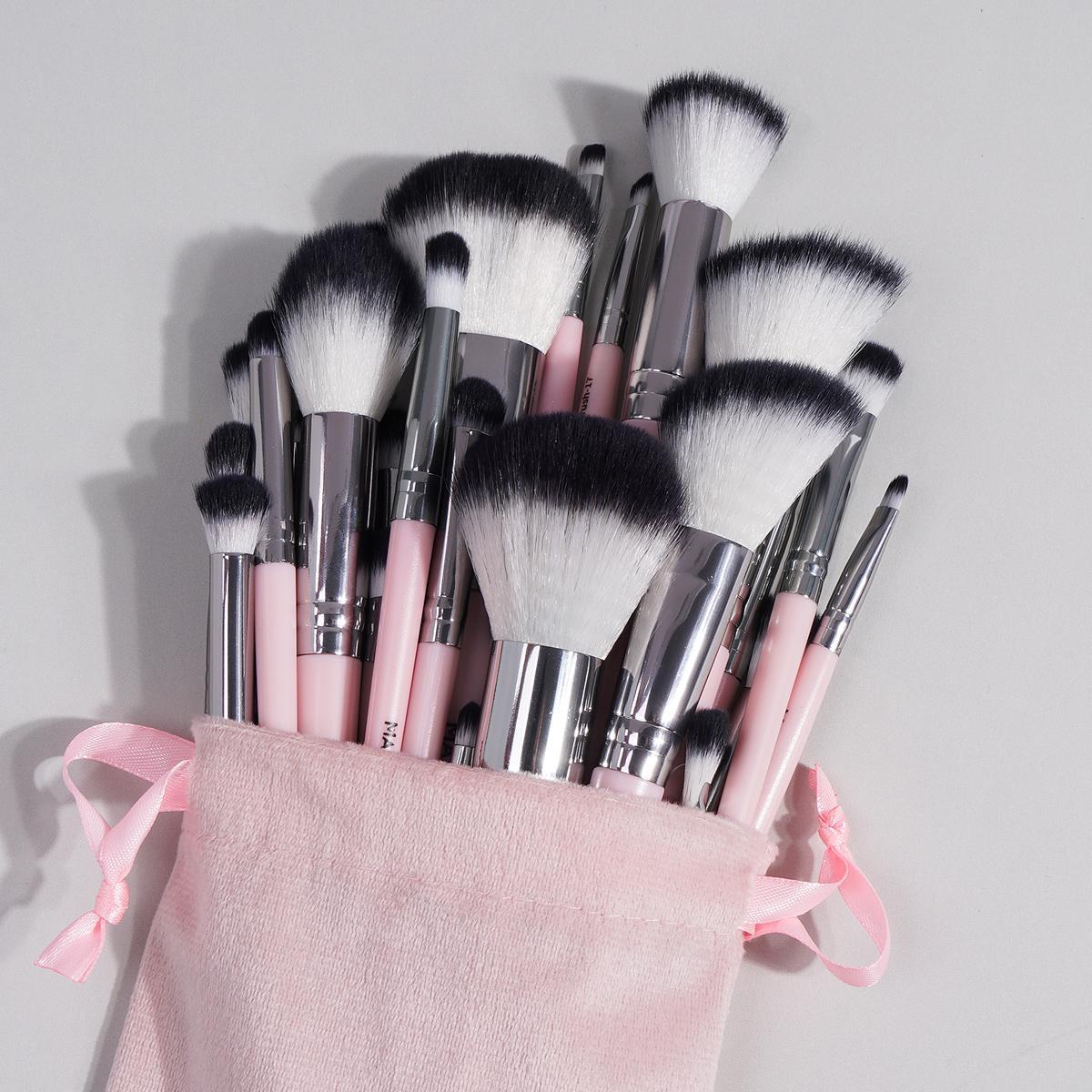 Makeup Brush Set with Pouch, Cosmetic Brush Set, Brush Makeup Kit, 30pcs Versatile Soft Makeup Brushes, Face Makeup Brushes for Foundation, Powder, Concealers, Eye Shadows, Brushes with Soft Bristles for Beginners