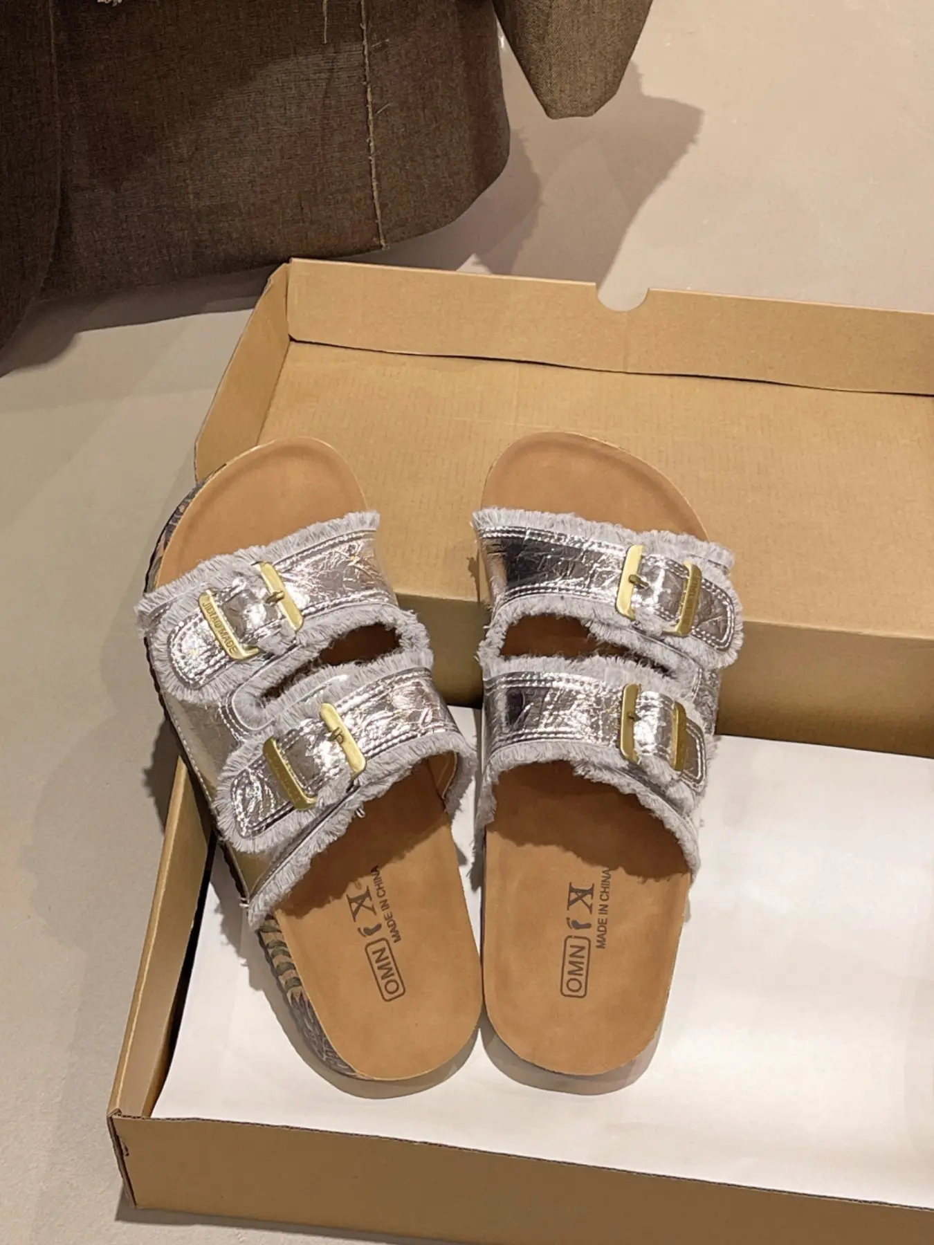 Women's Fringe Raw Edge Dual Adjustable Metal Buckle Double Strap Slides Cork Slide Sandals Open Toe Slip On Tropical Leaf Print Cork Platform Non Slip Y2K Summer Beach Casual Footwear Silver Gold Yellow Three Colors