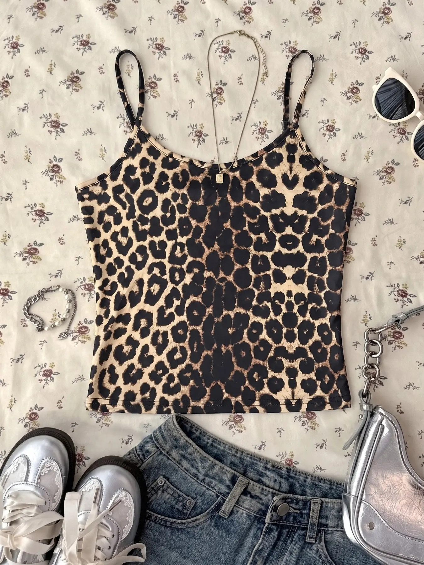 Leopard Print Adjustable Spaghetti Strap Cami Top, Scoop Neck U-Back Slim Fit Stretch Cropped Tank, Y2K Coquette Wild Retro Streetwear, Soft Figure-Hugging Women Layering Vest, Viral Trendy 90s Animal Print Summer Going Out Camisole