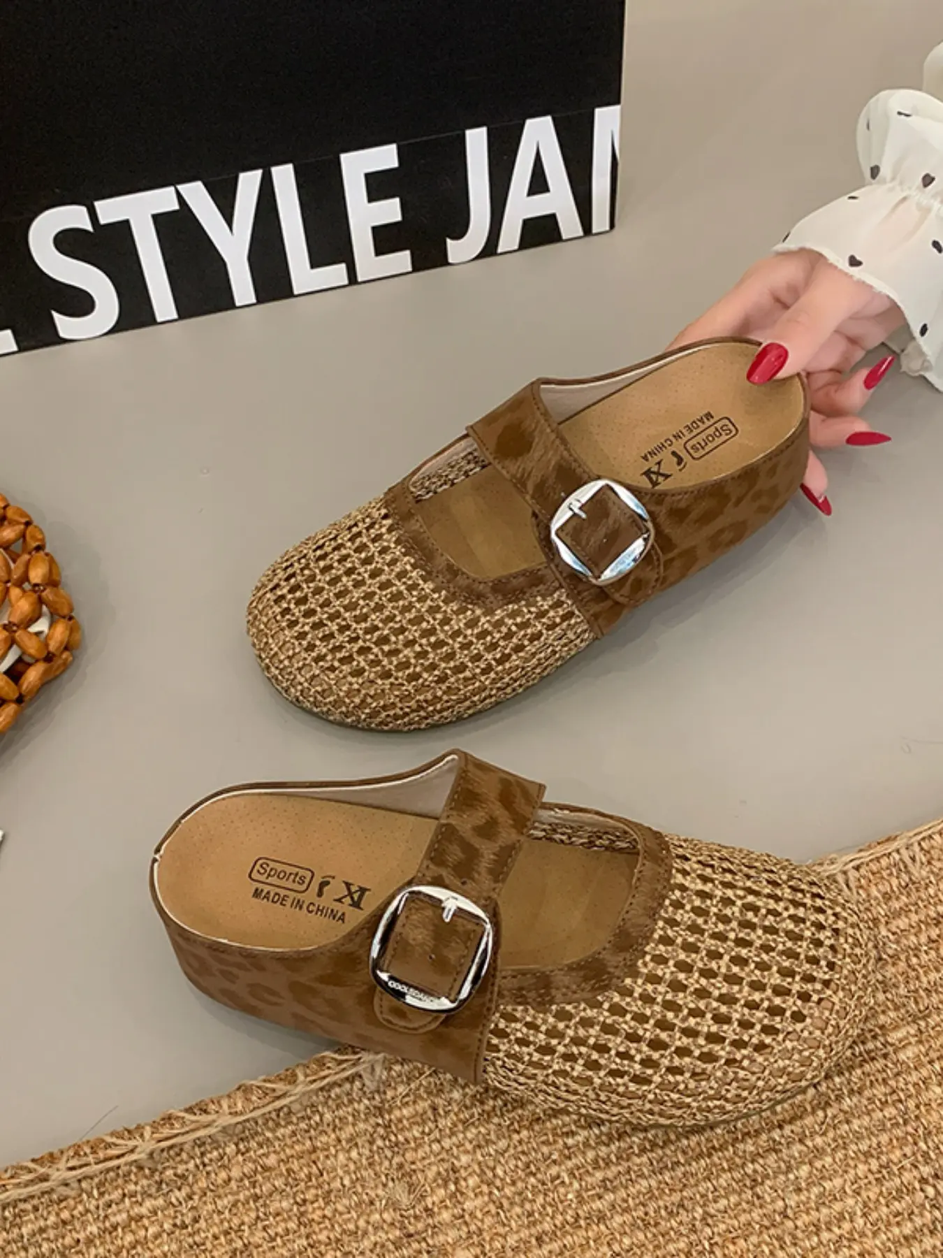 Women's Square Open Toe Thong Mule Slides Slim Sculpted Cone Kitten Heel Slip On Minimalist Casual Summer Mid Heel Sandals