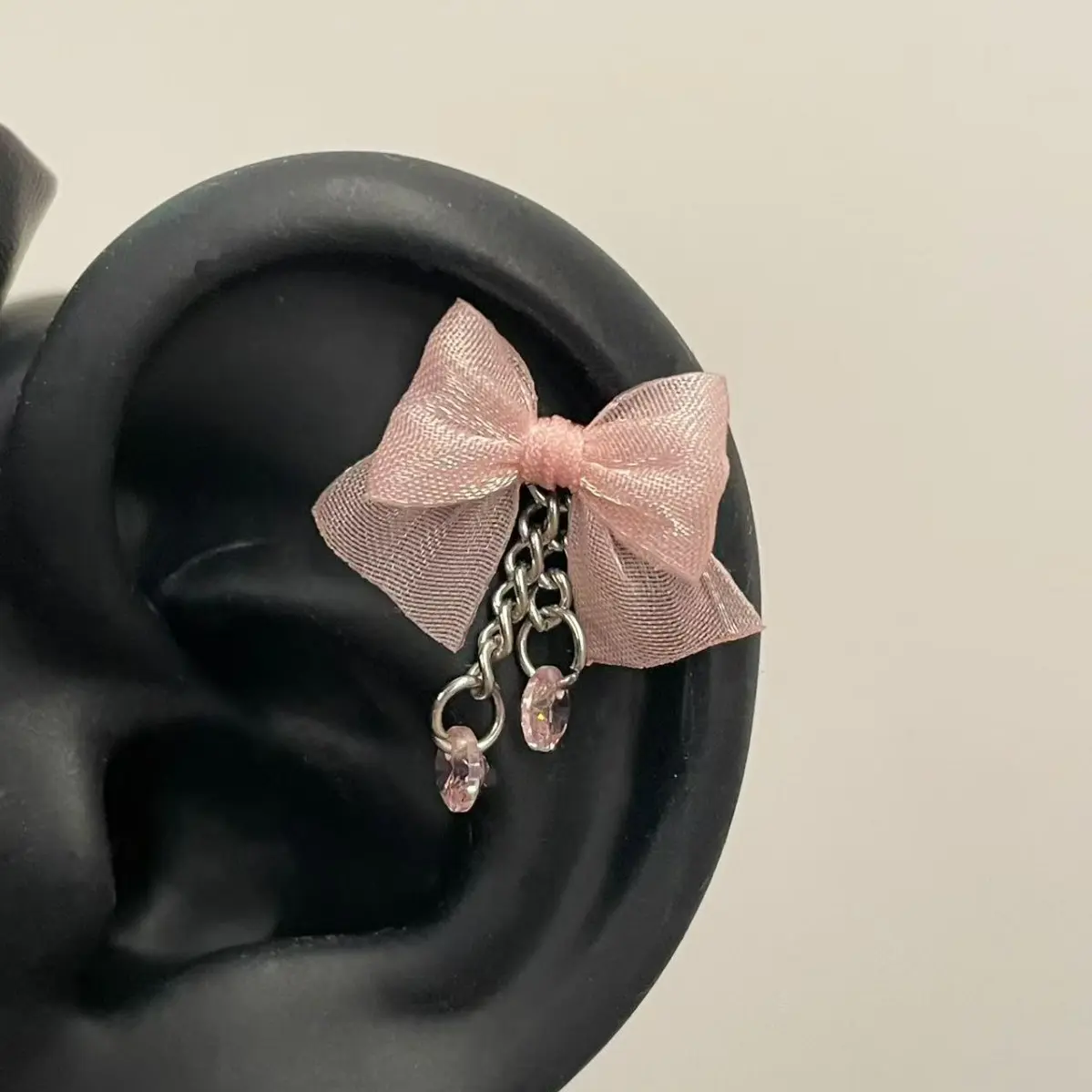 Organza Bow Earrings, 1.0* 1.5Cm Steel Round Screw-On Ear Plugs, Lightweight Comfortable Design for Everyday Wear, Ideal for Engagement Pairing with Round Diamond Pendants