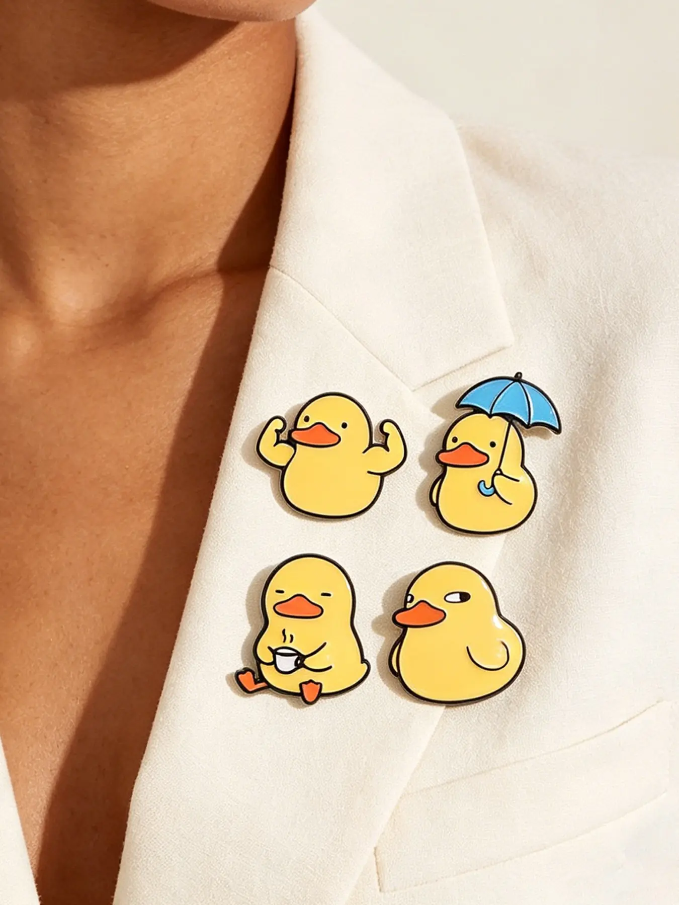 Cartoon Duck Enamel Pin Set, Brooch Pins, 4 Styles, Cool Duck with Umbrella Coffee Muscle Design, Novel Animal Badge Accessories