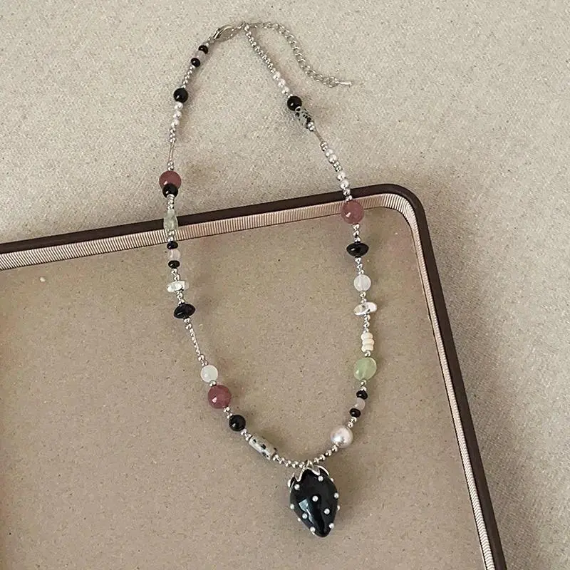 Y2k Mix Color Spotted Natural Stone Beads Black Strawberry Pendant Necklaces for Women Strand Chain Chokers