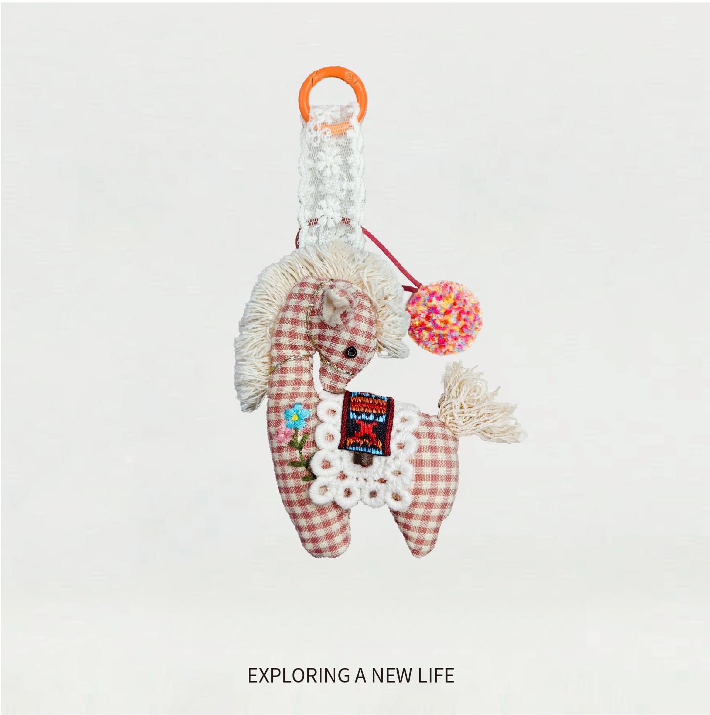 Little Horse Bag Charm – Cute Soft Fur Keychain for Car Mirror or Purse – Adorable Outdoor Animal Pendant Gift for Women & Girls