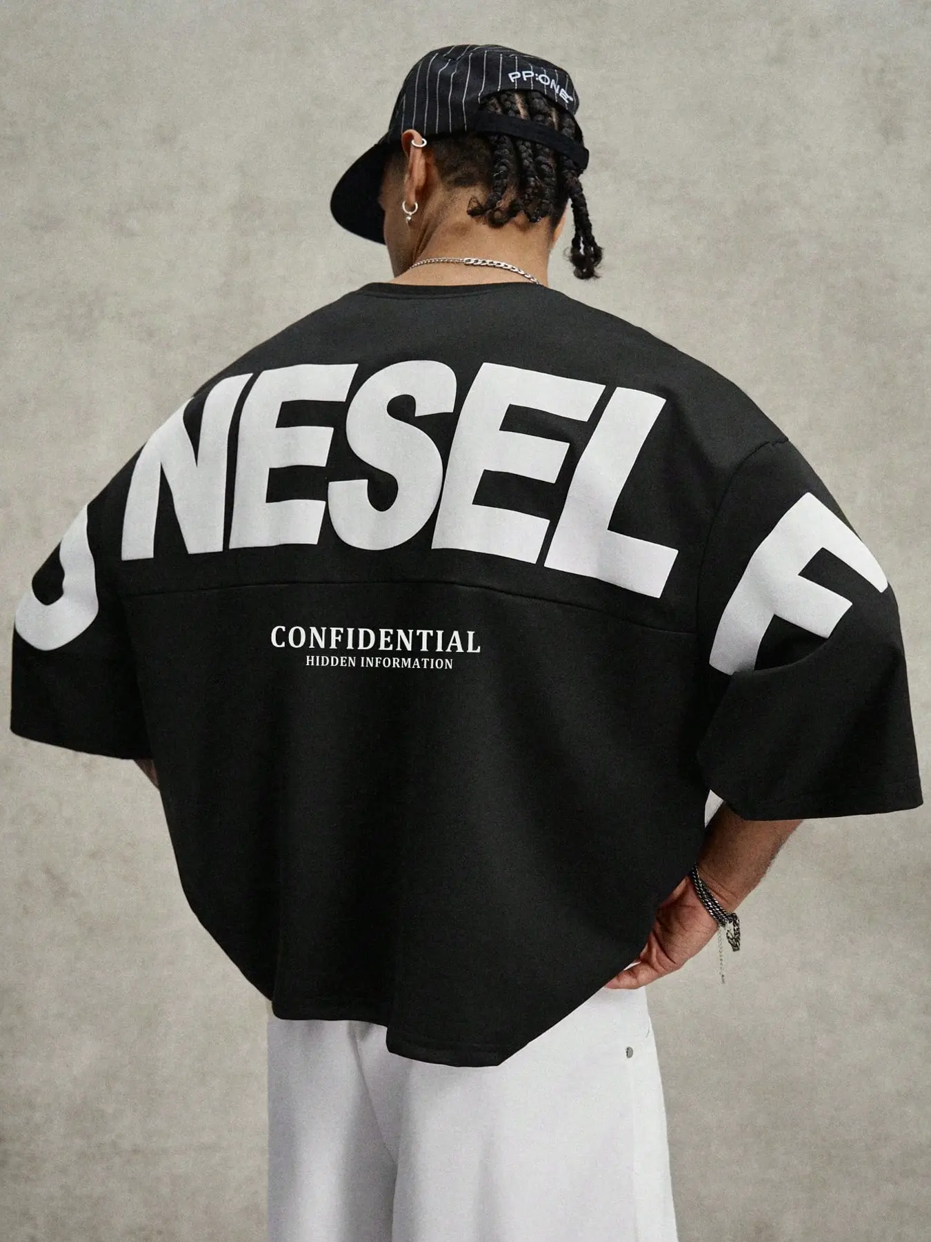 Men's Oversized Baggy Streetwear Short-Sleeved T-Shirt, Crew Neck Loose Top with Large Letter Print on the Back, Suitable for Hip-Hop Everyday Skateboarding Outfits.