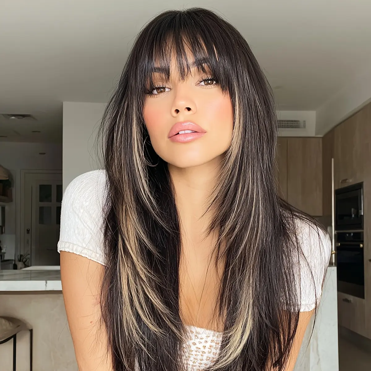 Black Highlight Golden Layered Straight Hair Ladies Wig-rose Mesh Breathable Lining Design, 24-inch Daily Wear, Halloween, Concerts, Cosplay Performances And Parties The Best Choice.