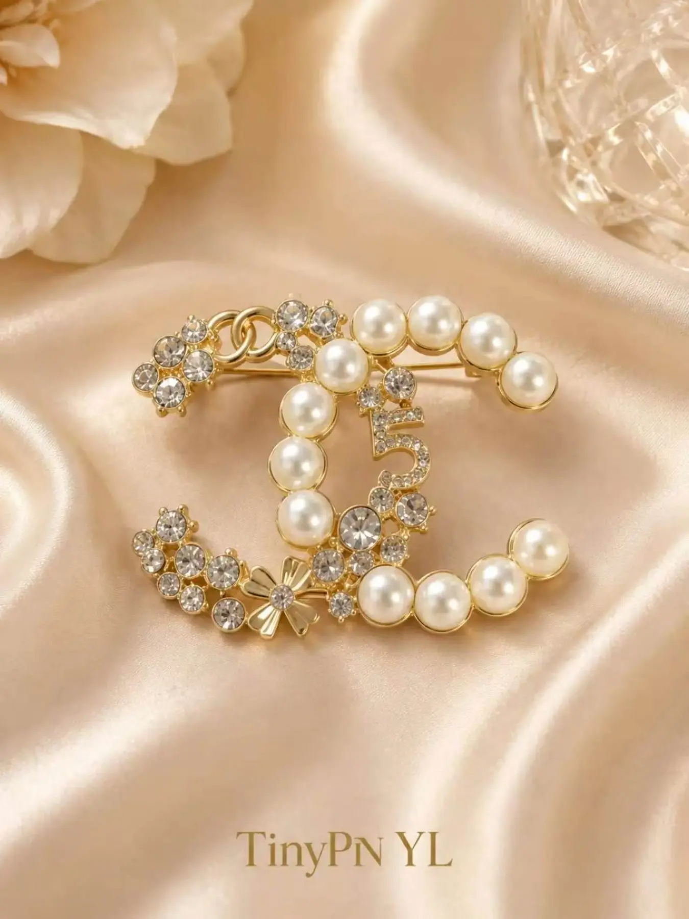 Women's Letter Design Brooch, Perfect for Suits and Dresses, Casual Style, All Seasons, Ideal for Daily Wear and Weddings
