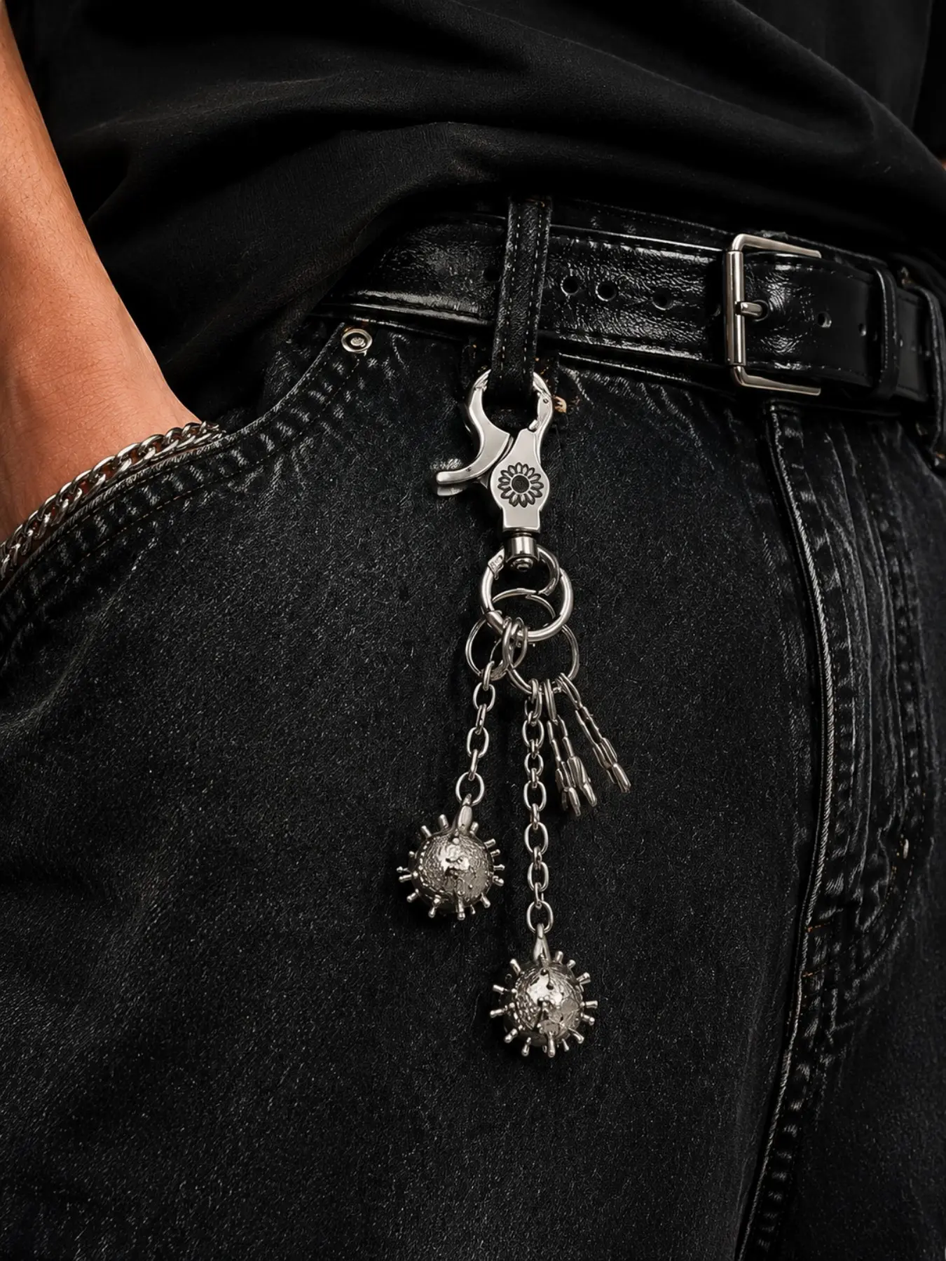 Cyberpunk Spiked Ball Keychain Metal Bag Charm EDC Streetwear Punk Chain Pendant Unisex Industrial Style Key Holder Belt Bag Accessory Keychain Charms