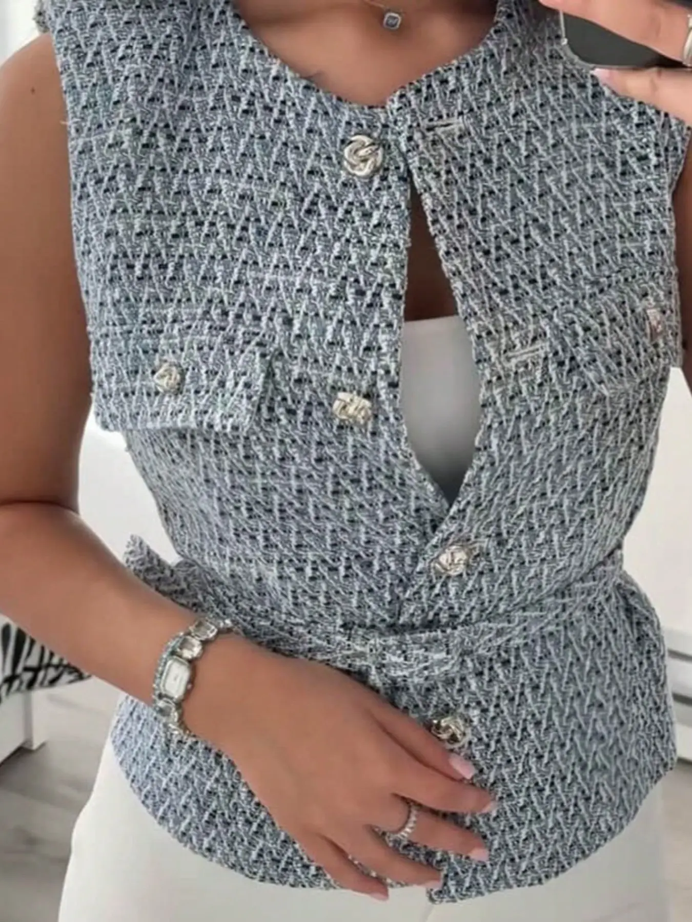 Women's Elegant Belted Sequined Vest, Round Neck Sleeveless Single Button Fitted Jumper, Vintage Fashion Commuter Style, Casual Daily Wear