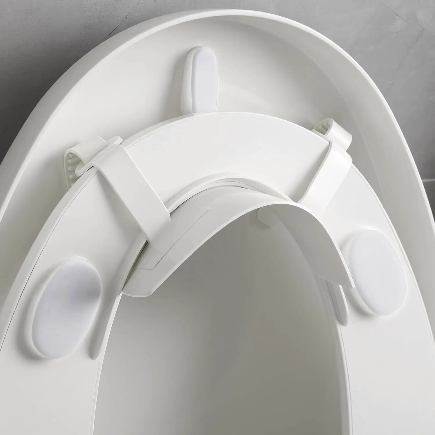 Universal Toilet Seat Pee Deflector with Lid Lifter – Splash Guard for Kids & Adults, 11.5 x 8.3 Inches, 2-in-1 Design Reduces Urine Splash and Makes Seat Lifting Easier (1PC)(Gift)