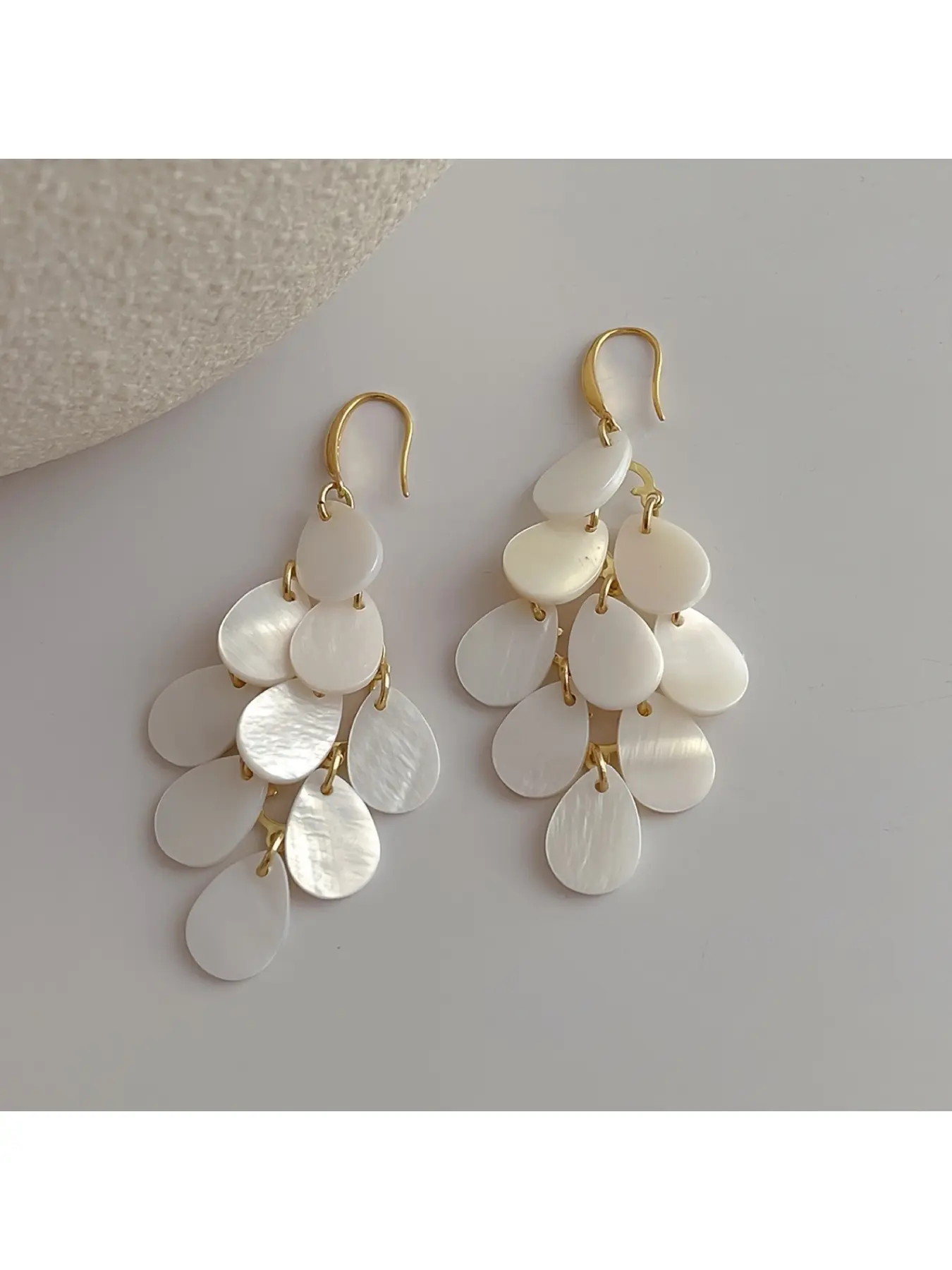 A pair of stylish faux seashell tassel earrings perfect for spring/summer, suitable for everyday wear, holidays, parties, weddings, engagements, banquets, beach vacations, and as a gift for friends or Mother's Day.