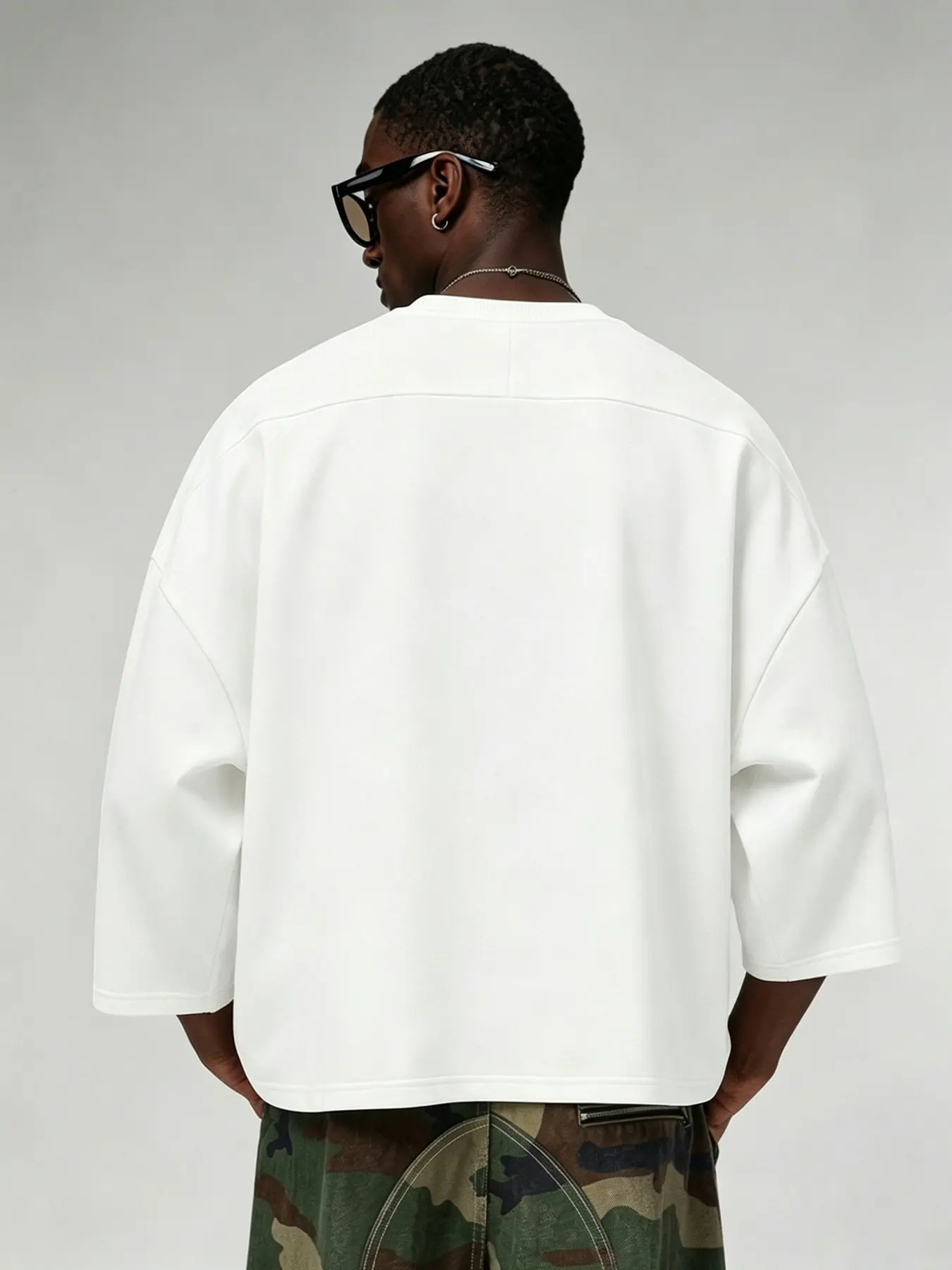 Men's Oversized Relaxed Fit Three-Quarter Sleeve Crew Neck Sweatshirt, Minimalist Solid White Cropped Drop Shoulder Top, Suitable For Street Trend And Daily Casual Outfits