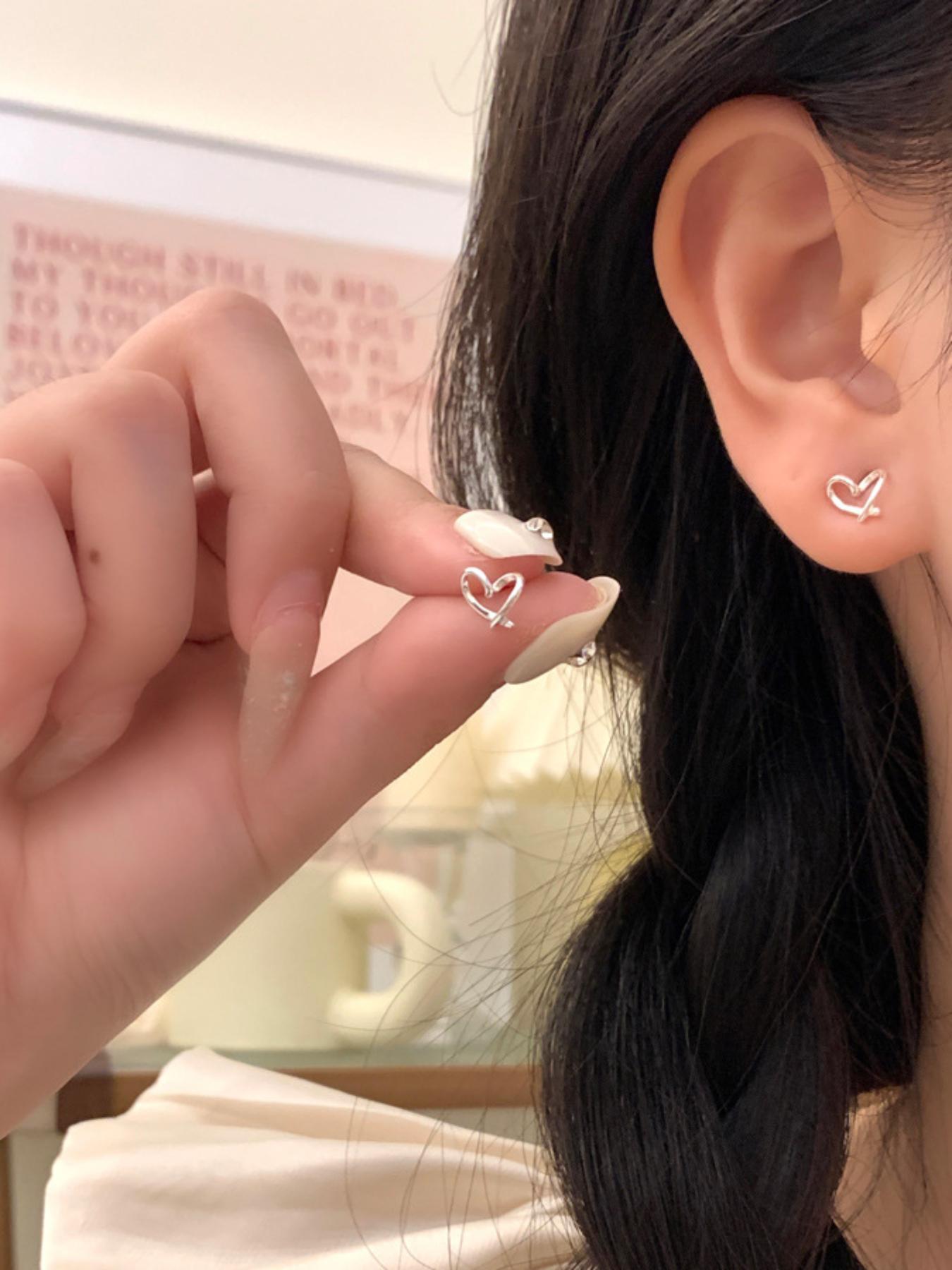 S999 Sterling Silver Hollow Heart Design Stud Earrings, Fashion Exquisite All-match Ear Jewelry for Girls Gift, Temperament Accessories for Daily Wear, Valentine's Day, Gift, Gifts for Wife, Pretty Studs, Heart Shaped Earrings