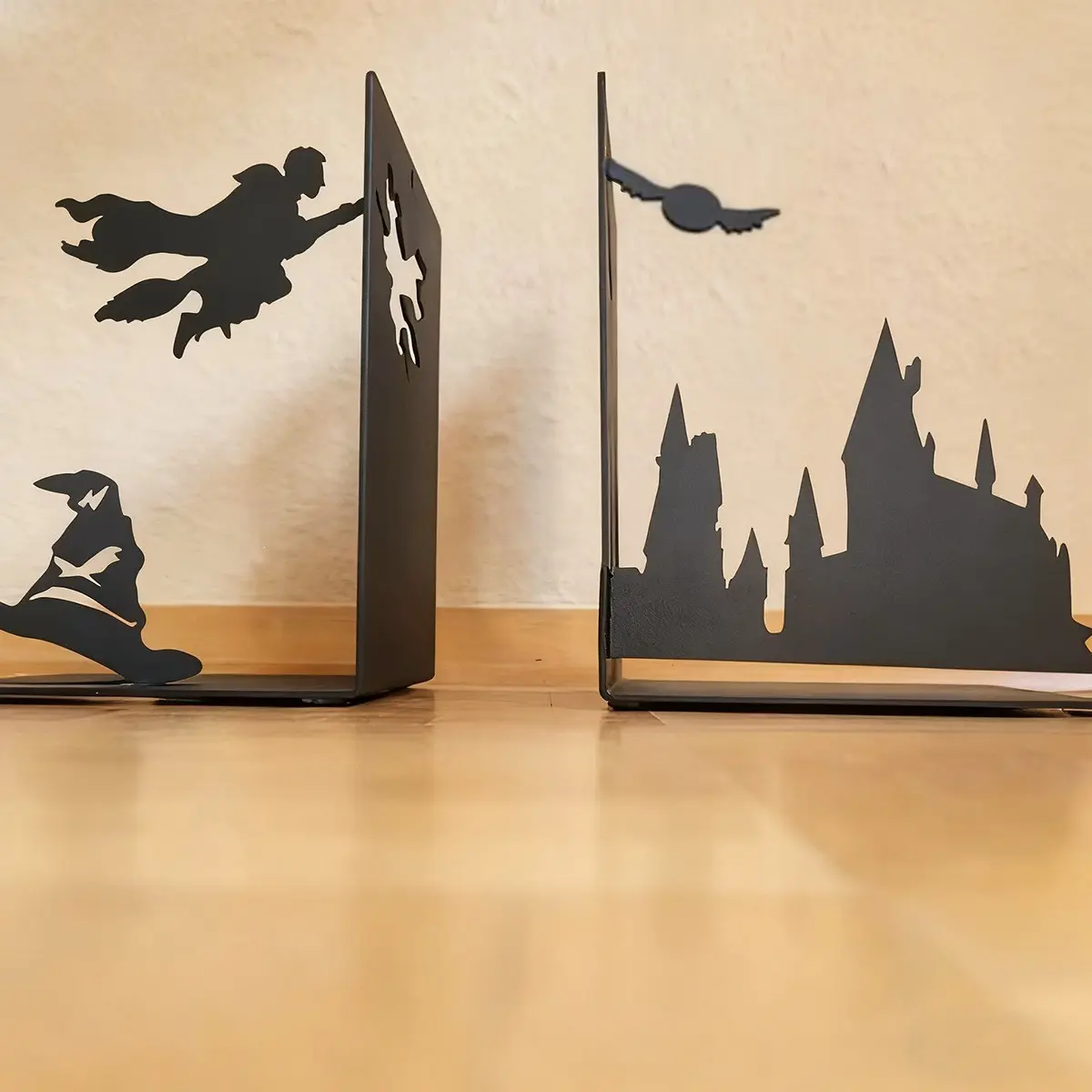 Fantasy Metal Book Stand Pair, Magic Theme Creative Bookshelf Decor, Book Organizer, Decorative Organizer, Office Desk Ornament, Desk Accessories, Reading Enthusiasts, Home Decor
