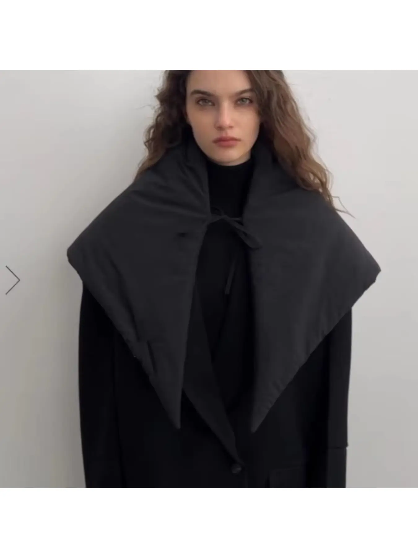 Black padded waterproof strapped triangle scarf, best-selling winter 2026, European and American fashion, warm winter scarf shawl