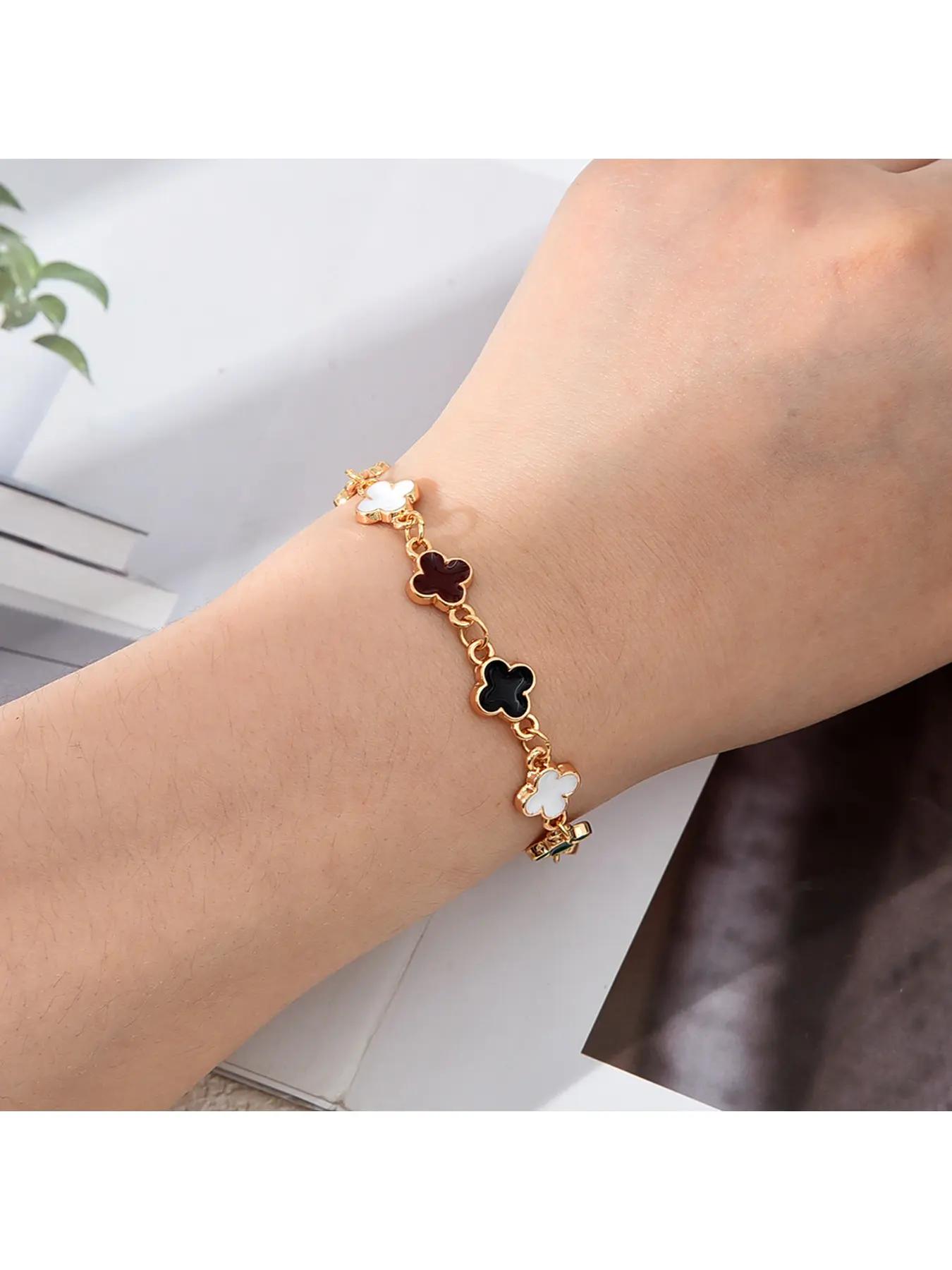 SHEIN cross-border popular accessory flower bracelet, fashionable and versatile, single-sided enamel four-leaf clover bracelet wholesale