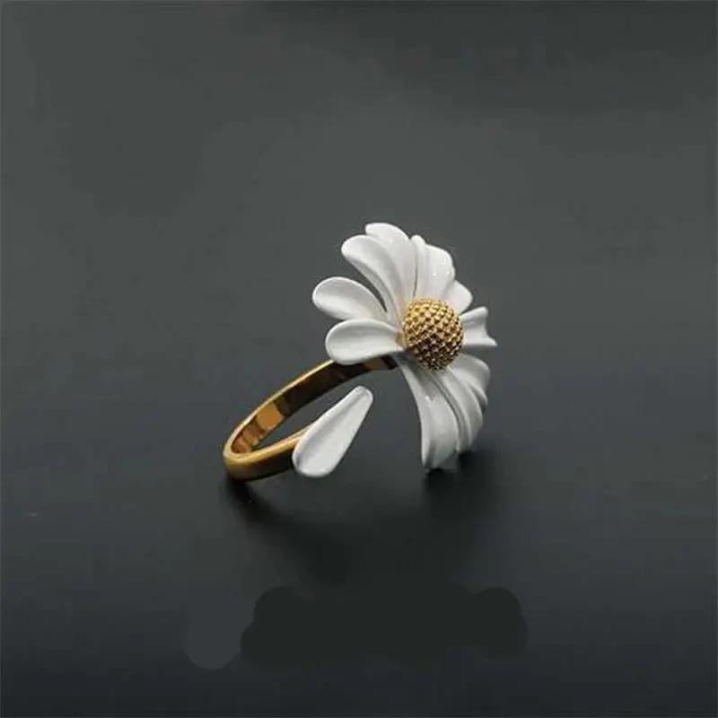 Korean Style Daisy Flower Statement Ring for Women, Resizable Fashion Jewelry for Wedding, Engagement, Party, Glamorous, Elegant, Adjustable, Aesthetic Style Rings, Female, Alternative Fashion Rings