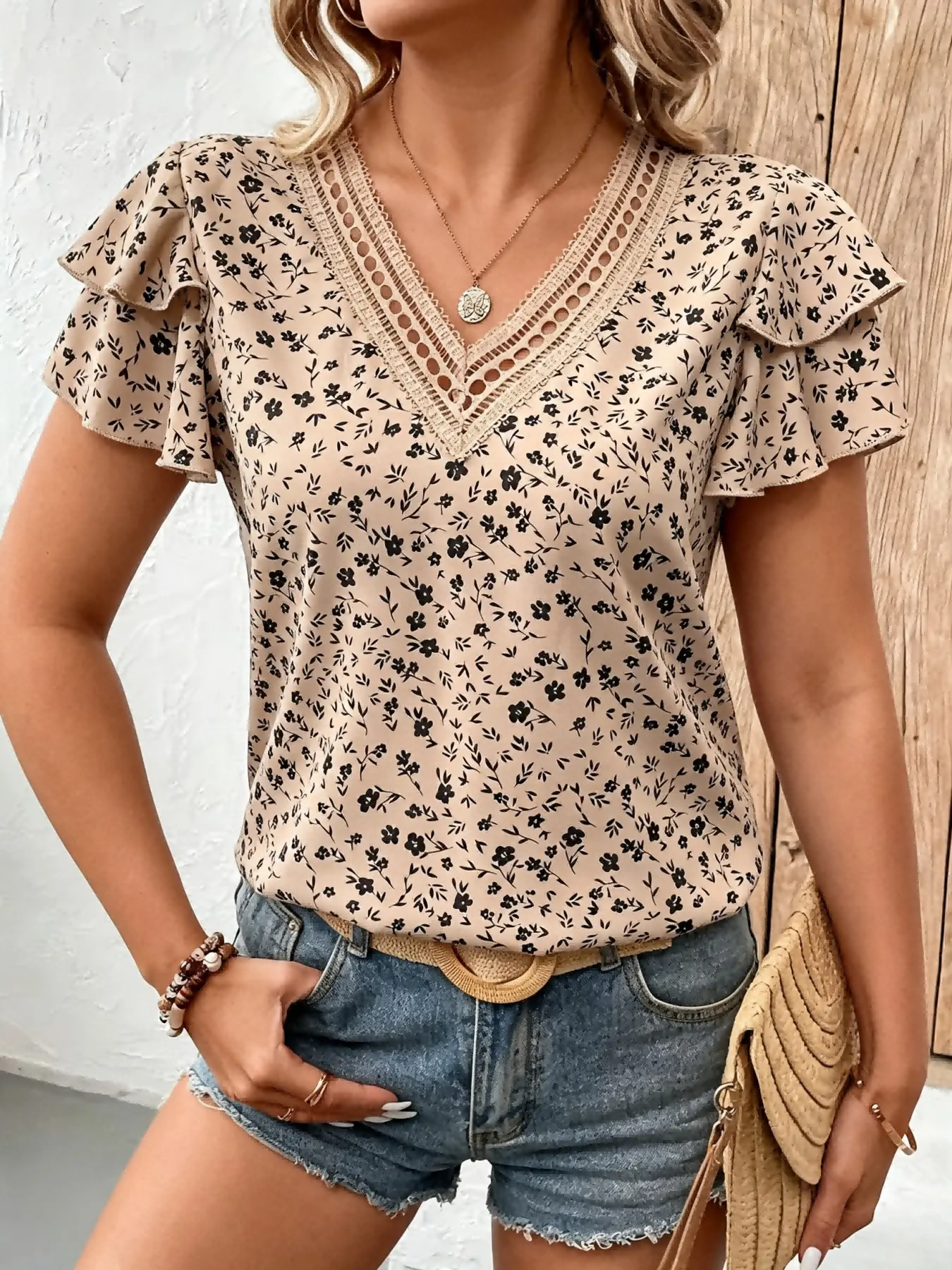 Plus Size Women's Short Sleeve Summer Top, Ditsy Floral V Neck Hollow Out Hooked Sleeves Ruffle Casual T-Shirt, Comfortable and Stylish Ruffled