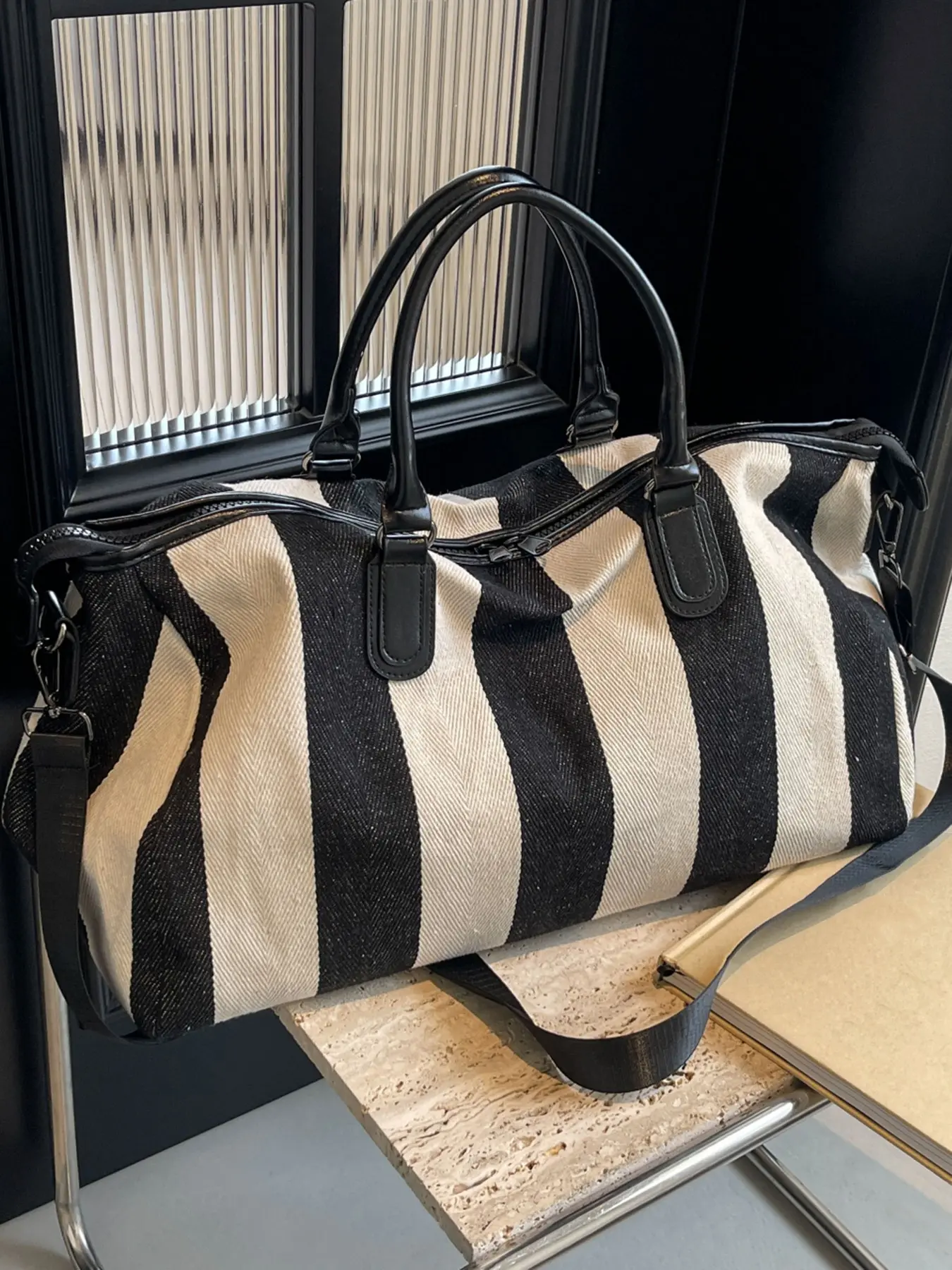 Leisure large capacity versatile commuting style travel bag, Traveling Bags, simple single shoulder handbag, can accommodate clothes, hats, books, suitable for short trips, shopping, Multifunctional Travel Bag