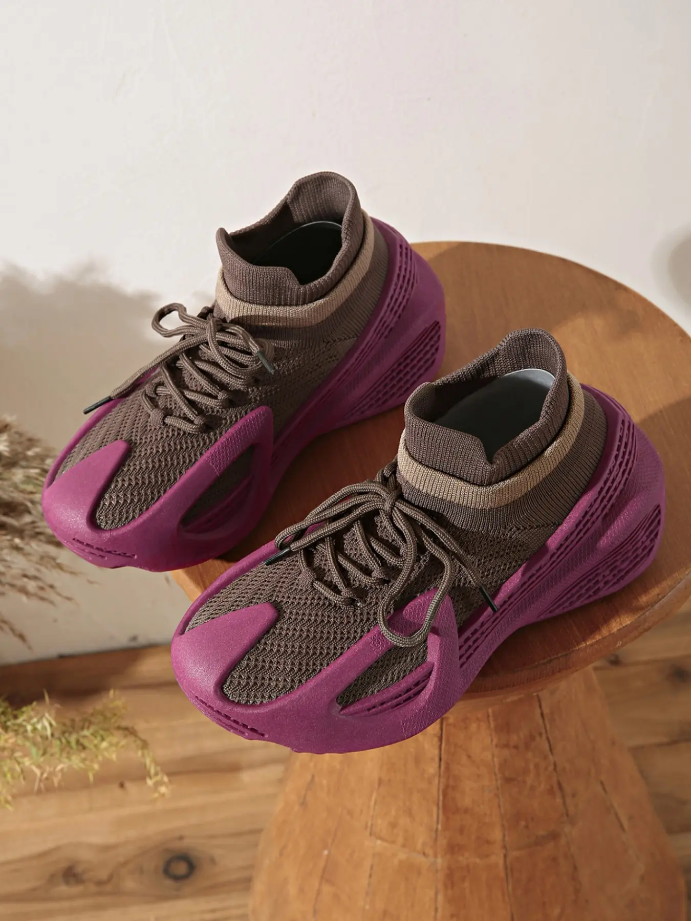 New Fall Soft Sole Flyknit Lightweight Running Shoes, Versatile Sports Casual Sneakers, Trendy Coconut Shoe for Men and Women