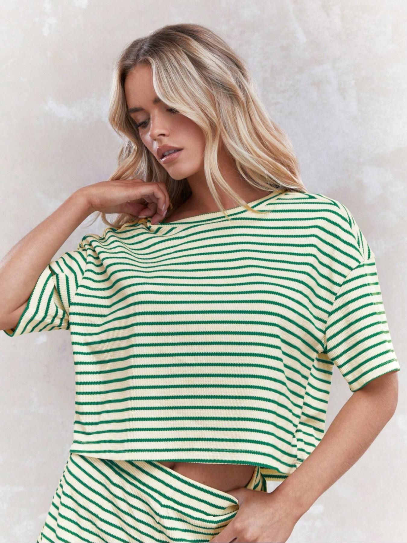 Women's Striped Print Crop Top & Shorts Loungewear Set, Casual Comfy Round Neck Short Sleeve Top & Shorts PJ Set, Shorts Pajama Set, Ladies Sleepwear for All Seasons