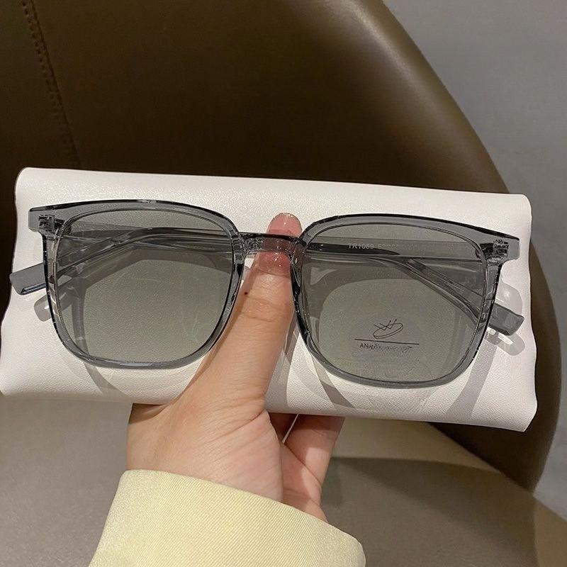 New color-changing myopia glasses men's high-value and thin square black thick frame women's professional with anti-blue light degree