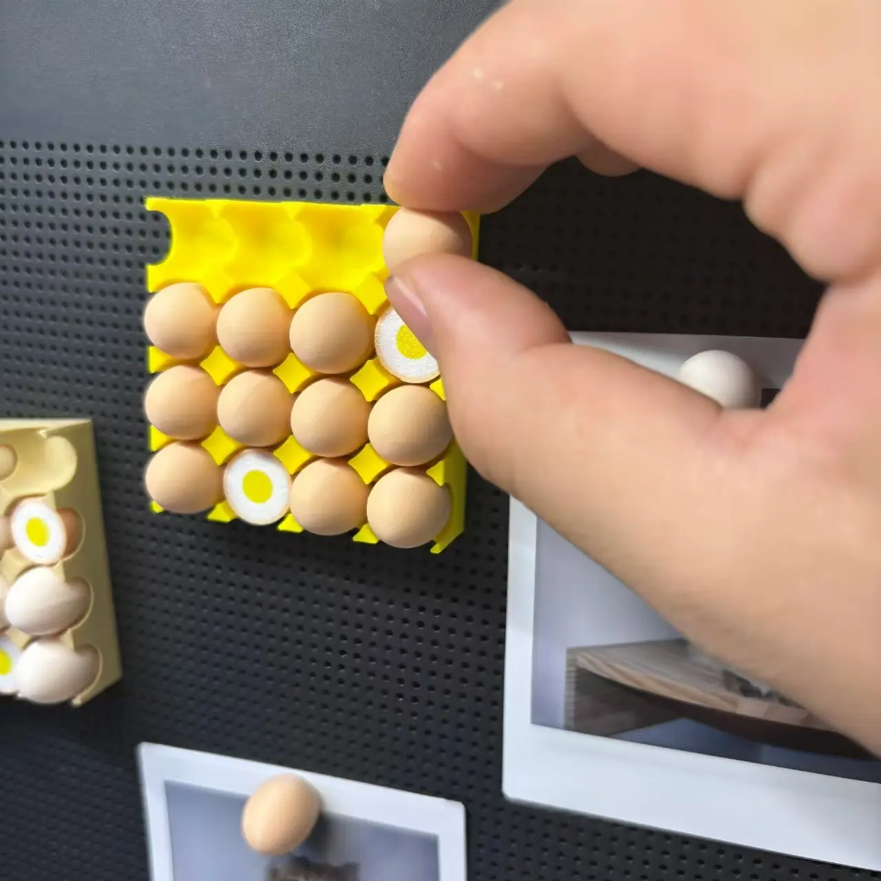 Egg Holder Refrigerator Magnet Sticker, Self-Adhesive Magnetic Photo Memo Paper, Perfect for Instant Photos and Notes, Convenient Kitchen Accessory, Photo Magnets, Fridge Magnet