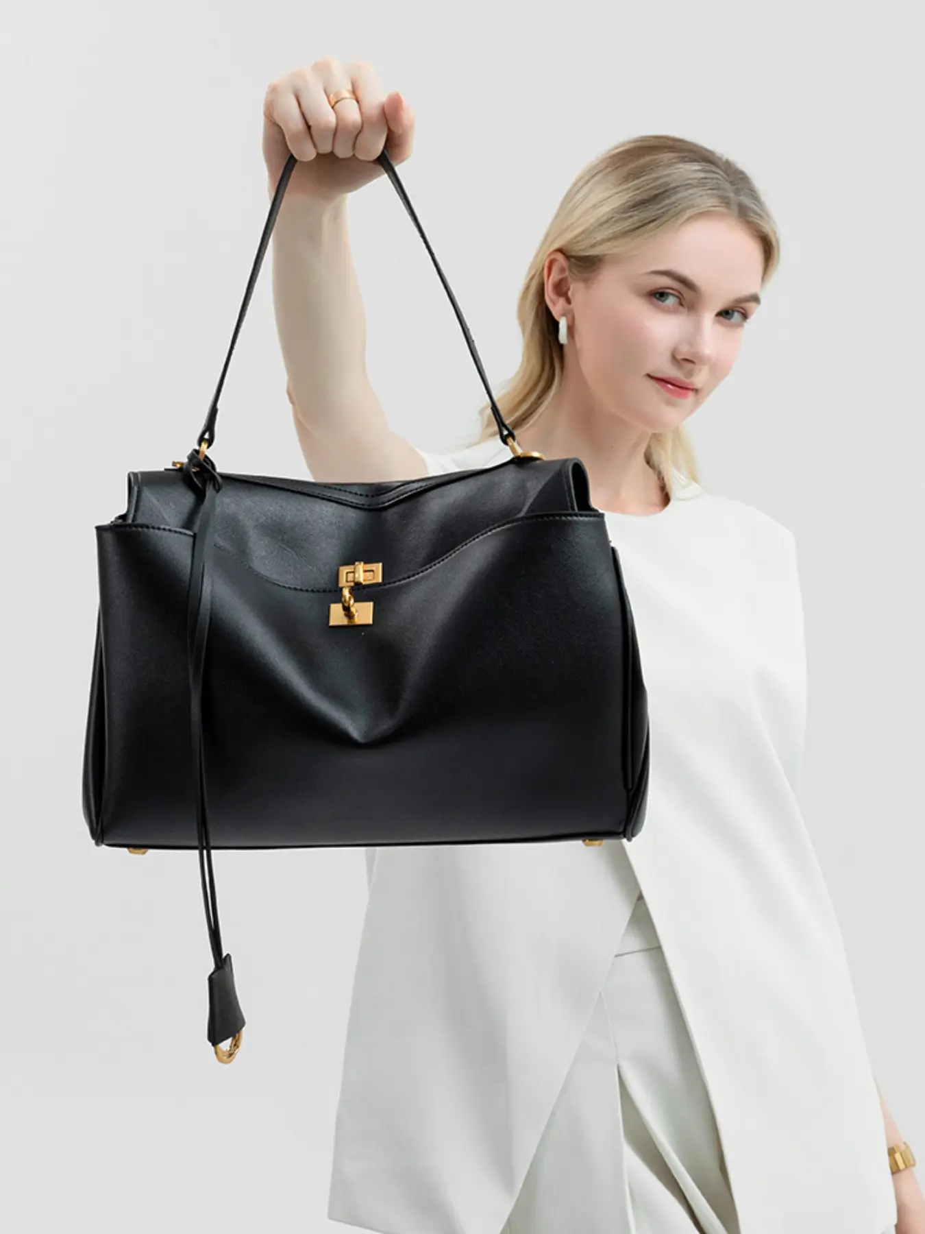 New Rodeo Bag Shoulder Bag, Large Capacity Commuter Handbag, Fashionable Luxury Tote Bag, Women's Underarm Bag, Stylish and Practical, Everyday Shoulder Bag, Daily Commuter Bag