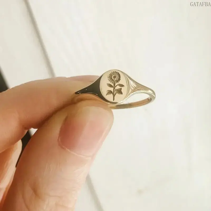 Unisex Minimal Floral Signet Ring, Sunflower Pattern Flowers Jewelry for Index Finger (Sports & Outdoor Accessory)