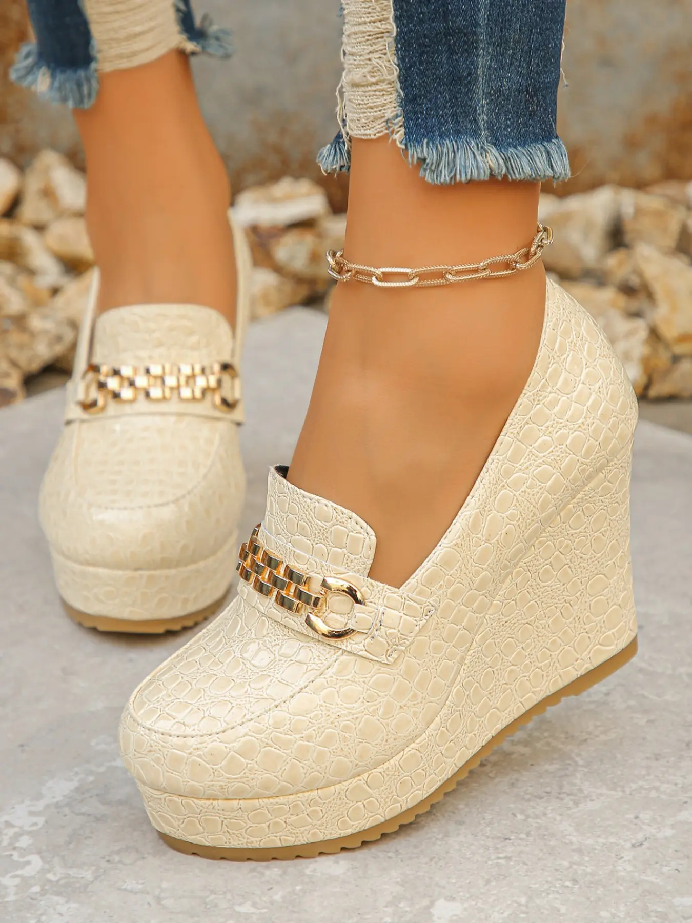 Crocodile Texture Wedge Heeled Shoes, Metal Chain Decoration, Slip-On High Heel, Waterproof Platform, Commuter Women's Shoes, Daily Wear