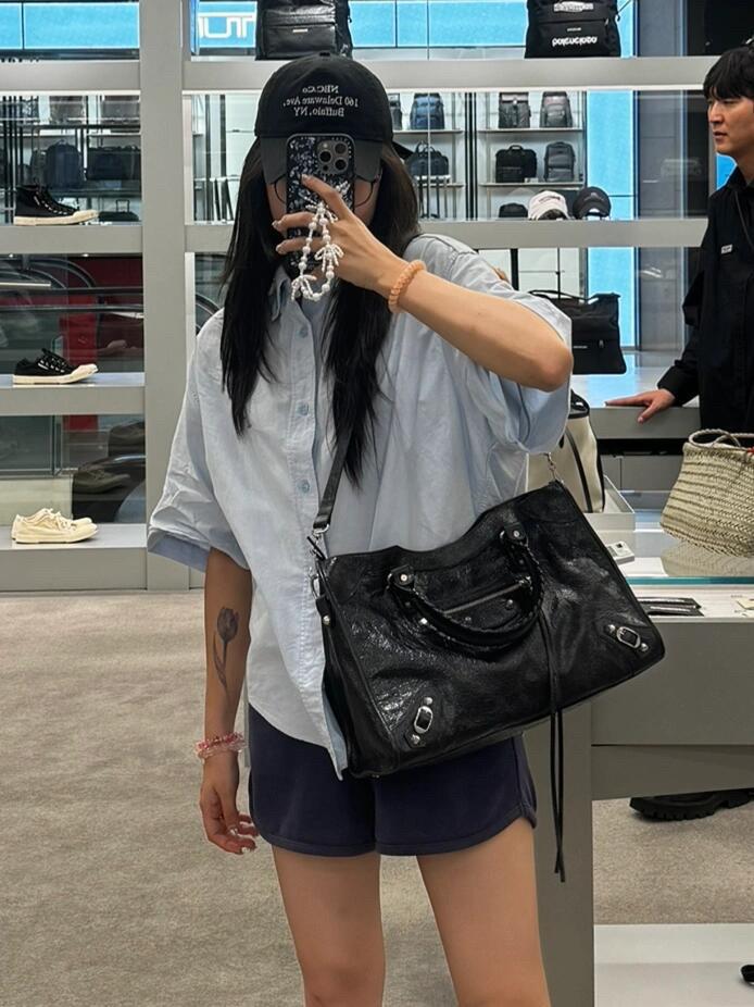 New Arrival Rivet Pillow Bag - Ins Motorcycle Style, High-End Large Capacity, Shoulder/Crossbody/Handheld for Trendy Cool Girls