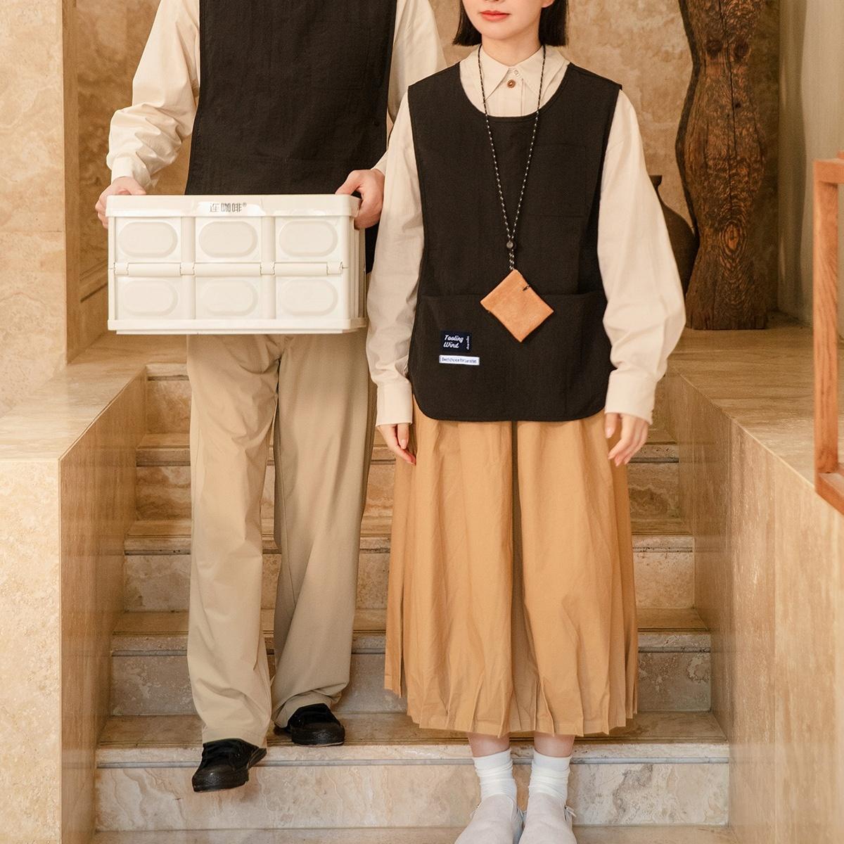 Tailored Design with Deep Pockets for Easy Access, Dirt Resistant Apron, Unisex for Cooking Gardening and Office Work