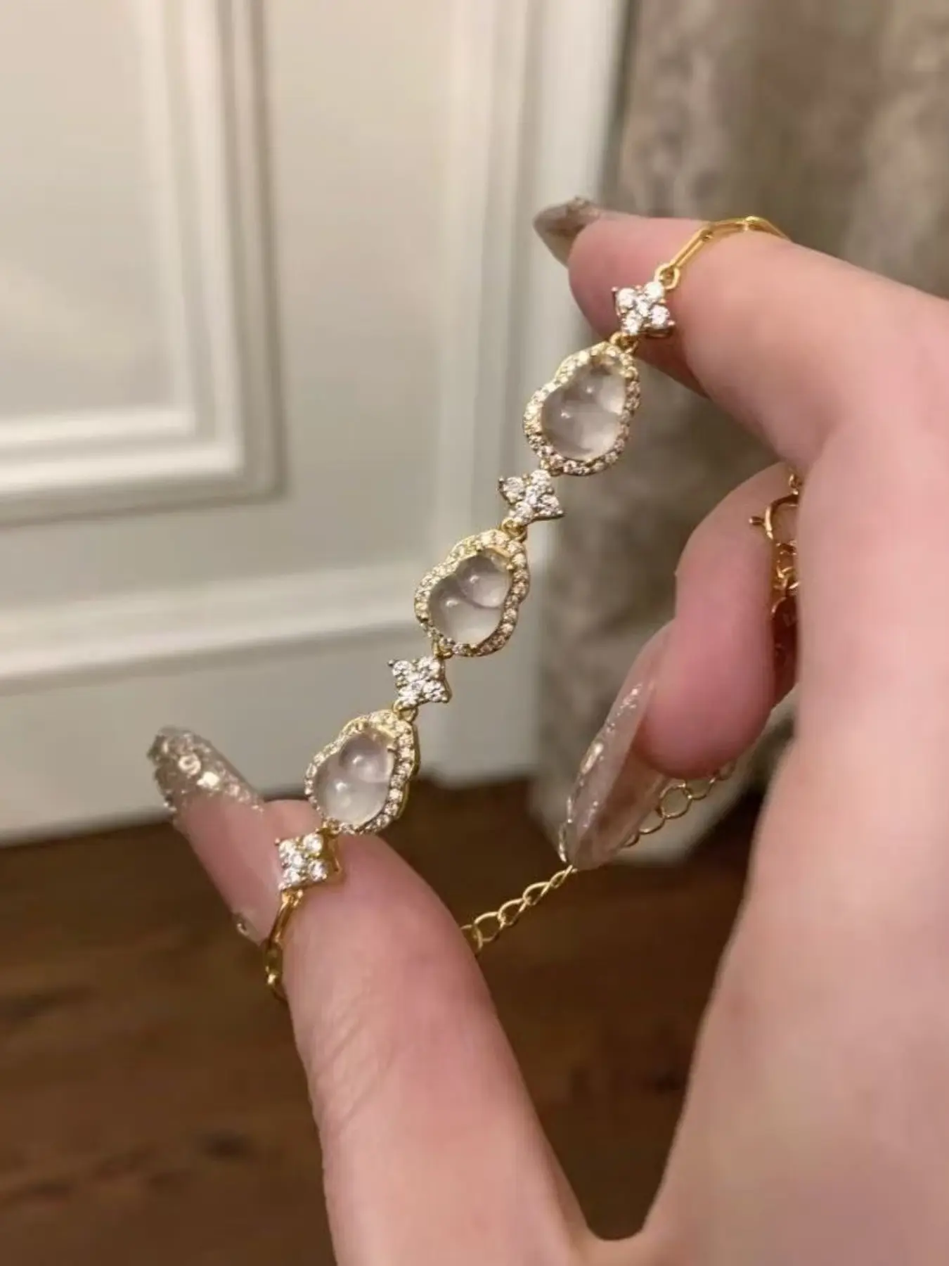 Champagne Gold-Tone Oval Crystal Halo Link Bracelet, Adjustable Delicate Chain Jewelry for Women, Elegant Sparkling Accessory for Events