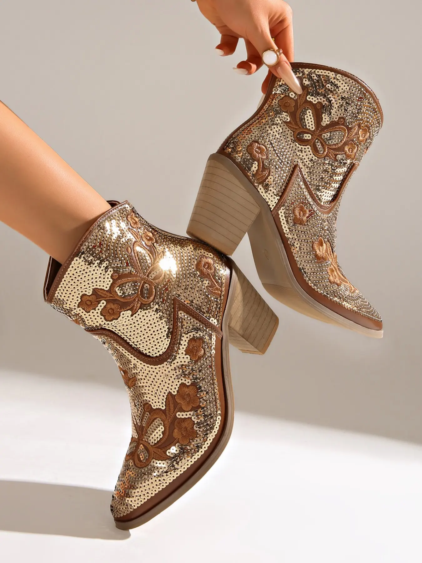 Women's Sequin Floral Embroidery Western Cowboy Ankle Boots, Embellished Cowgirl Boots, Pointed Toe Side Zipper Wood Grain Heel Jeans Short Boots, Retro Party Festival Shoes