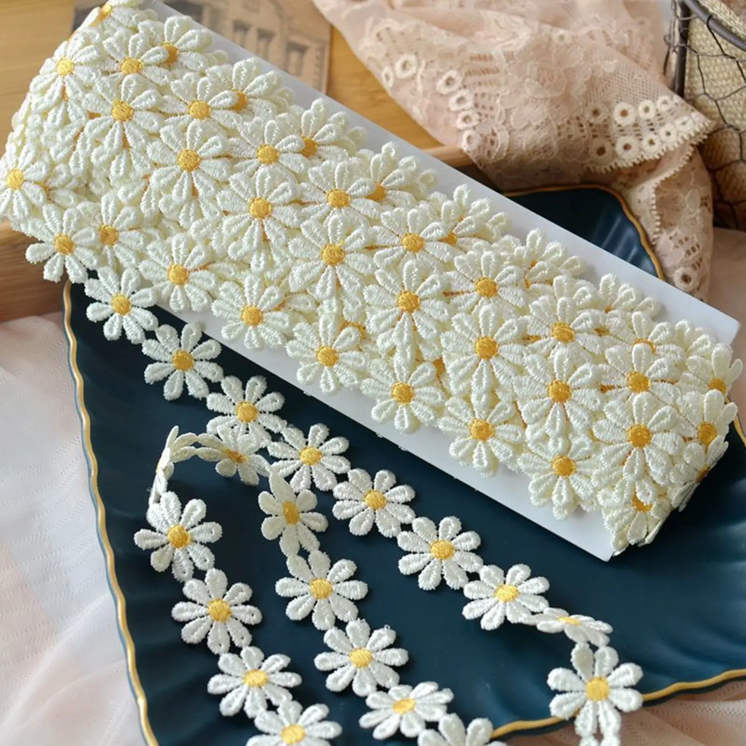 Daisy Lace Trim, Bohemian Style Daisy Crochet Edge, Center Flower Embroidery Ribbon, Vintage Crochet Trim for Sewing, DIY Crafts, Wedding Decor, Hair Accessories, Boho Lace