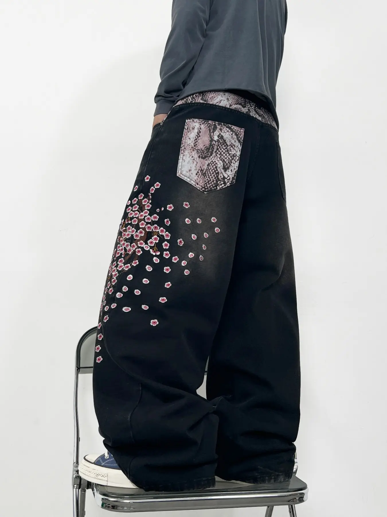 Men's Cherry Blossom Embroidered Snake Print Jeans, Loose-Fit Straight Leg, Street Style, All Seasons, Comfortable Fabric, Multiple Sizes