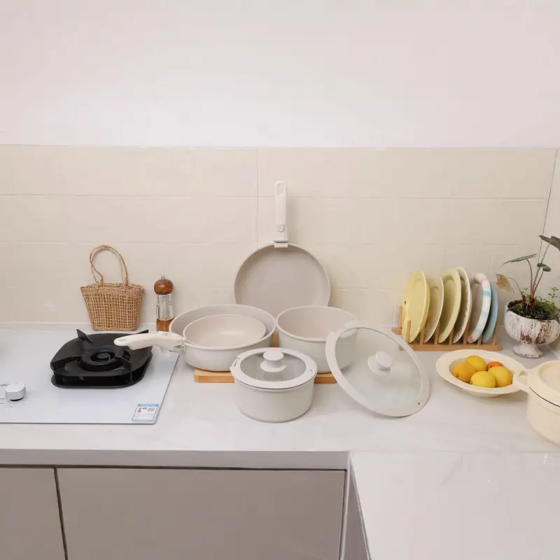 4 Piece Detachable Handle Ceramic Coated Cookware Set Non Stick Pot Pan Frying Pan Soup Pot for Home Kitchen Use
