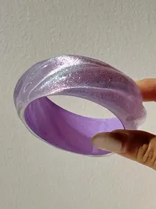 Unisex Transparent Resin Bracelet, Unique Design, Perfect Gift for Friends, Ideal for Summer Vacation Accessories