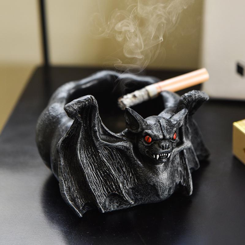 Gothic Bat Ashtray Resin Decor – Unique European & American Style Creepy Cute Smoking Ash Tray for Home Living Room, Bedroom, Study Desk Aesthetic Ornament, Creative Personality Home Decoration Gift