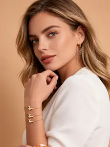 A diamond studded dachshund shaped thin chain bracelet, with a delicate and playful style and a touch of light luxury, suitable for wearing in various scenarios such as daily commuting, dating, leisure, etc.