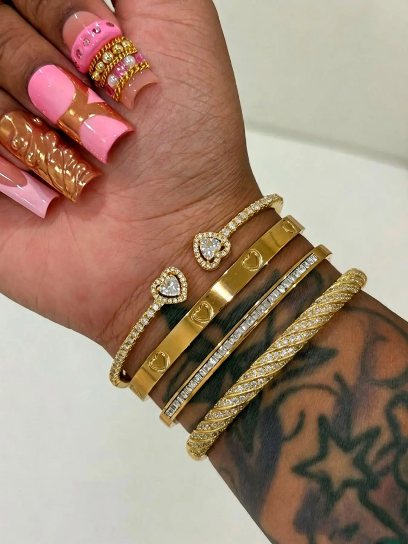 4-Piece High-Quality Luxury Heart-Shaped Zircon Stainless Steel Stackable Bracelet Set, Elegant 16K Gold-Plated Bracelets, Waterproof Hypoallergenic Women's Jewelry, Suitable For Daily Wear, Vacations, Parties, Valentine's Day Gifts, Birthday Presents