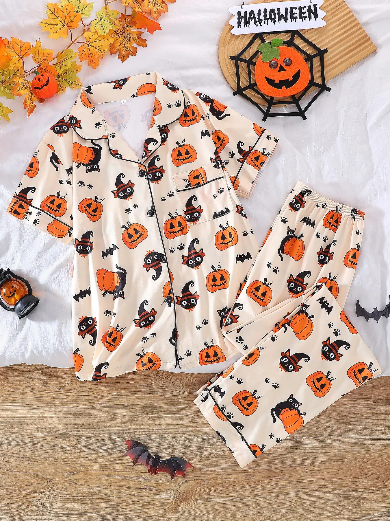 Women's Halloween Pajama Set, Pumpkin Ghost Cat Print, 2-Piece Short Sleeve Sleepwear, Casual Fitted Lounge Loungewear for All Seasons