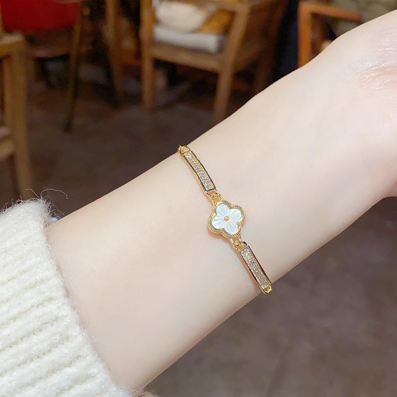 Japanese And Korean Sweet Cute Elegant Full Zircon Shell Flower Pull Bracelet Fashionable Niche Design Sense Jewelry