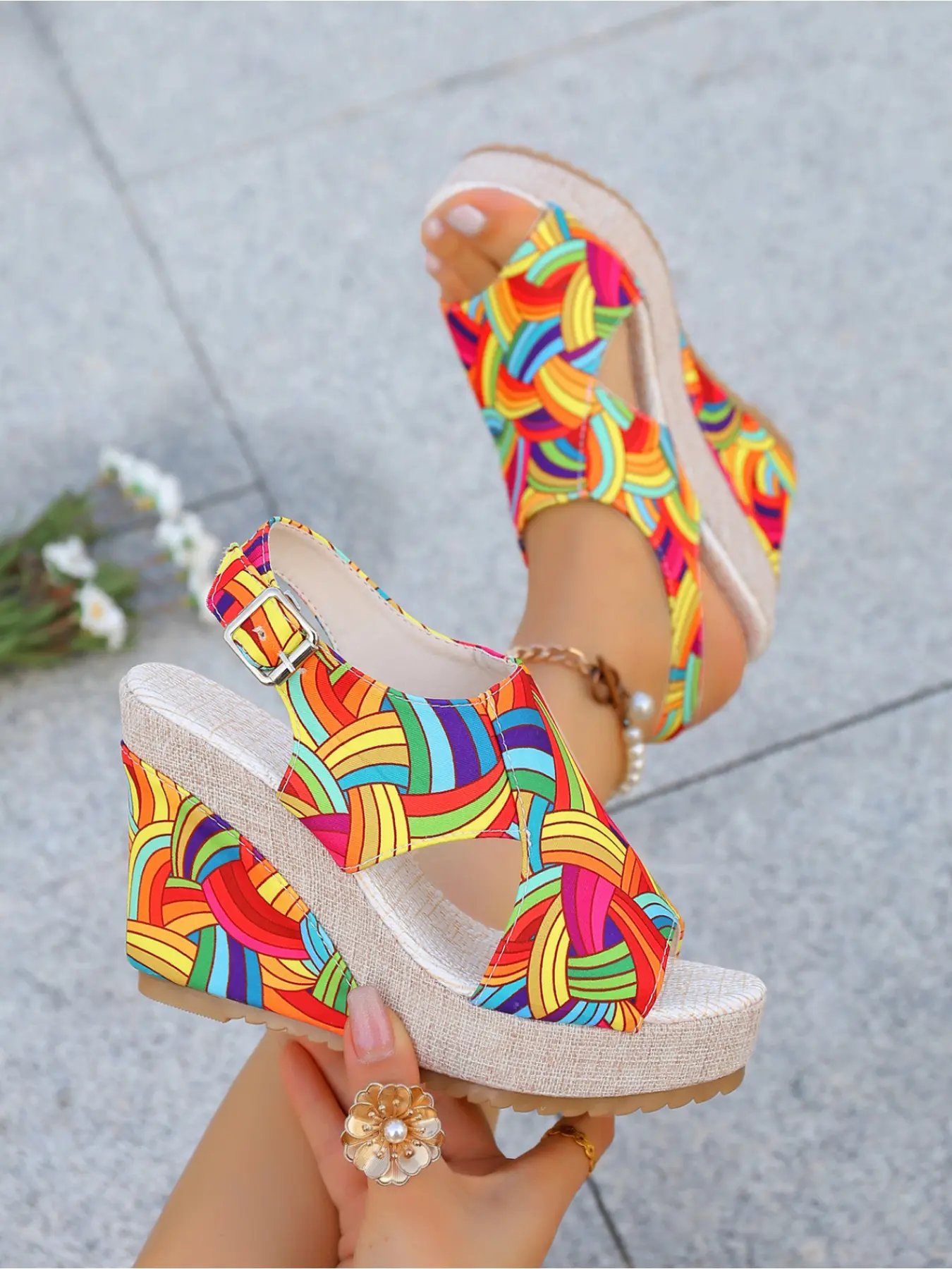 Retro rainbow contrasting printed wedge heel high-heeled sandals for women, woven thick soled back buckle strap with exposed toes, women's shoes for beach travel, shopping, small stature, height increasing, versatile Fashion vacation sandals
