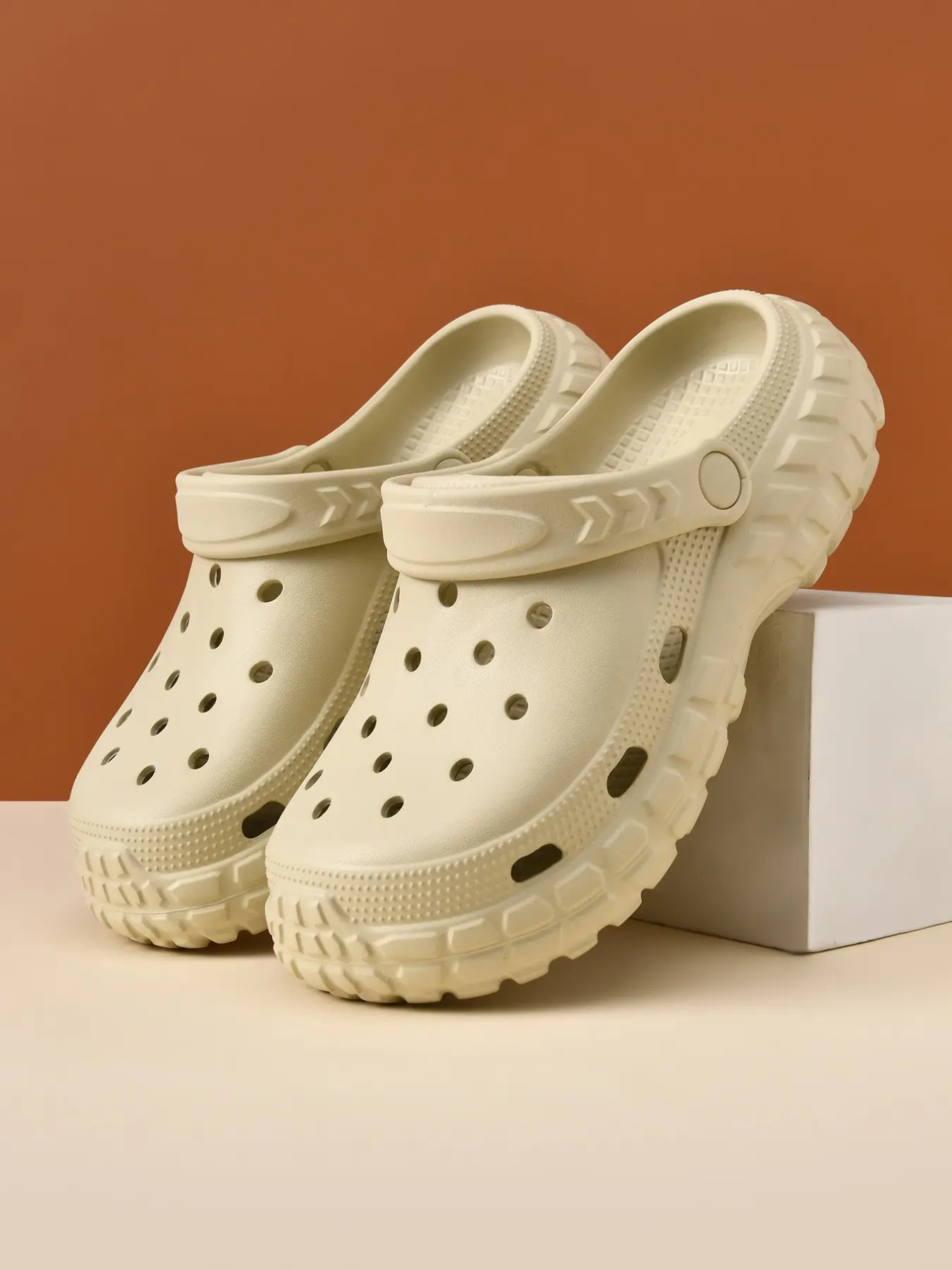 Women's Casual Breathable Holey Shoes, Lightweight Anti-Slip Half Sandals, Summer Slippers, Comfortable Daily Wear, Sizes 35-40, Classic Style