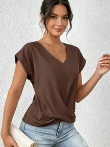 A fashionable solid color V-neck elegant short sleeved top for women, suitable for summer, daily commuting, travel, social parties and other occasions.