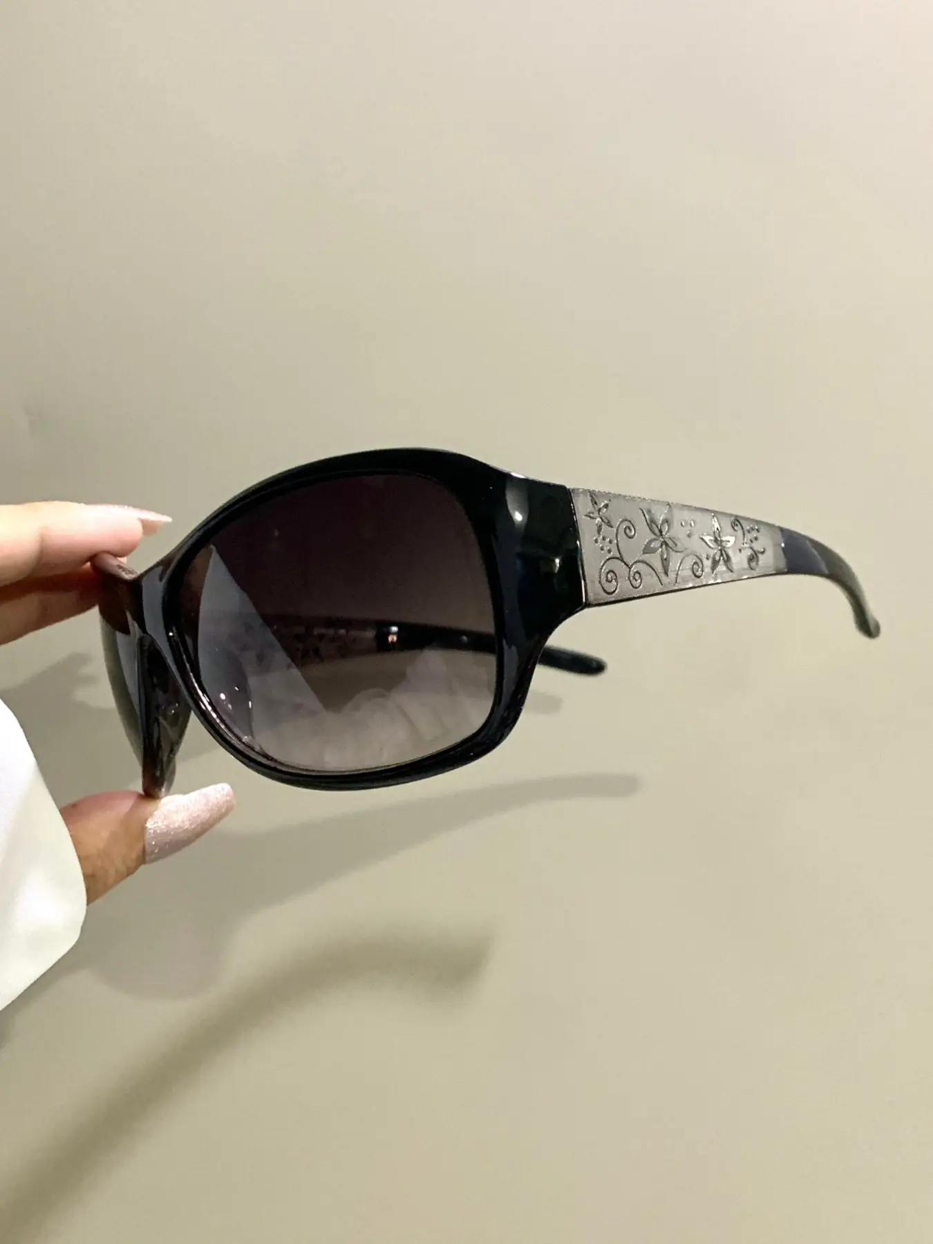 Punk Fashion Glasses, Elegant Frame Legs with Floral Patterns, Trendy Decorative Eyewear for Men and Women with Metal Hinges, Trendy Styling Sunglasses