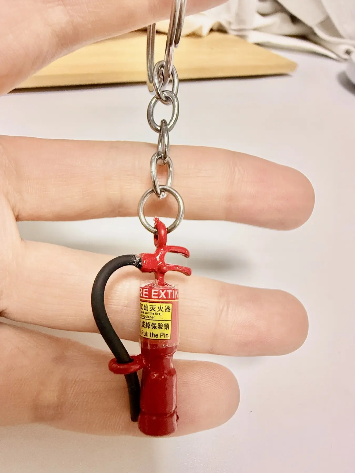 Fun Mini Fire Extinguisher Keychain, Water Gun Keychain, Unique Gift Idea, Perfect for Collectors and Enthusiasts, All Seasons
